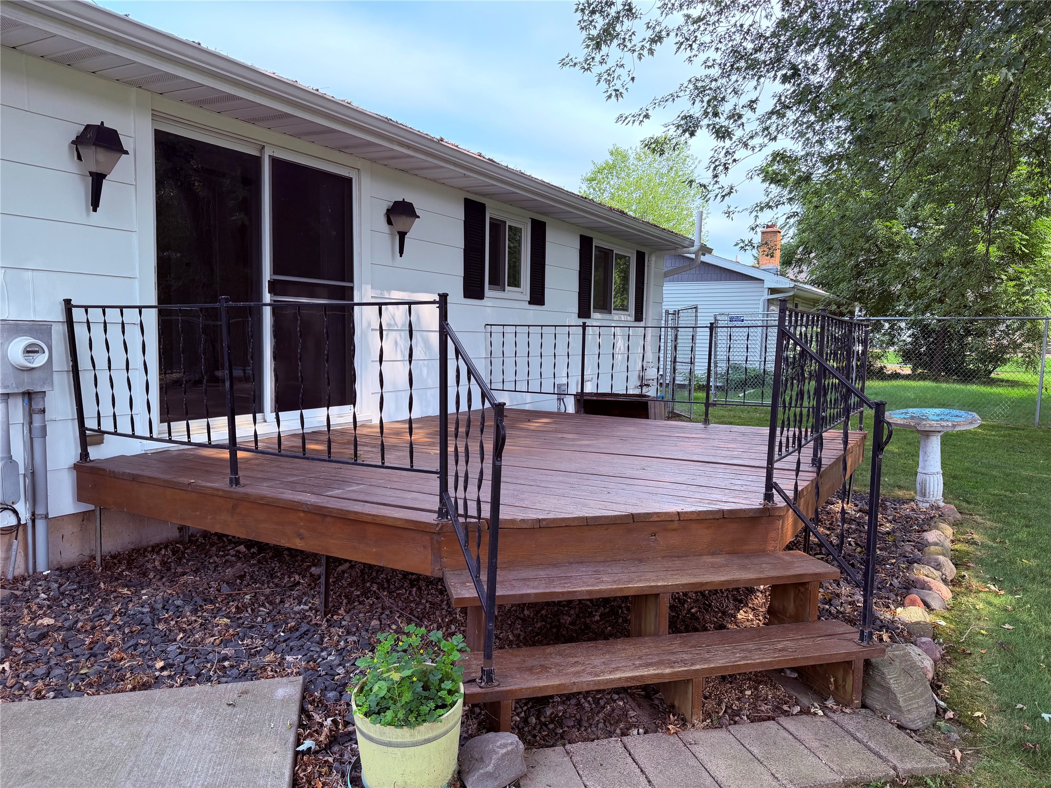 305 W Elm Street Property Photo 4