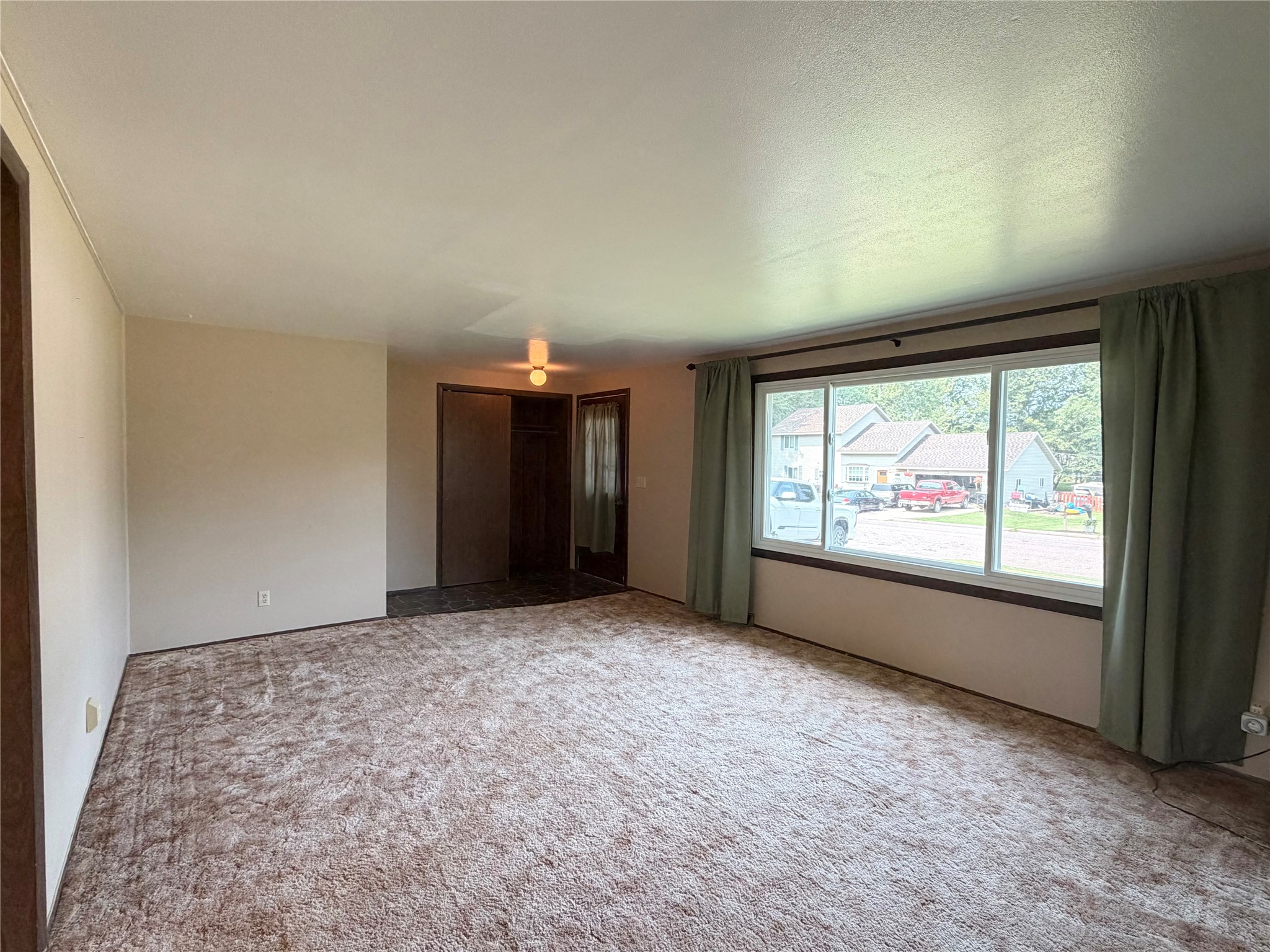 305 W Elm Street Property Photo 12