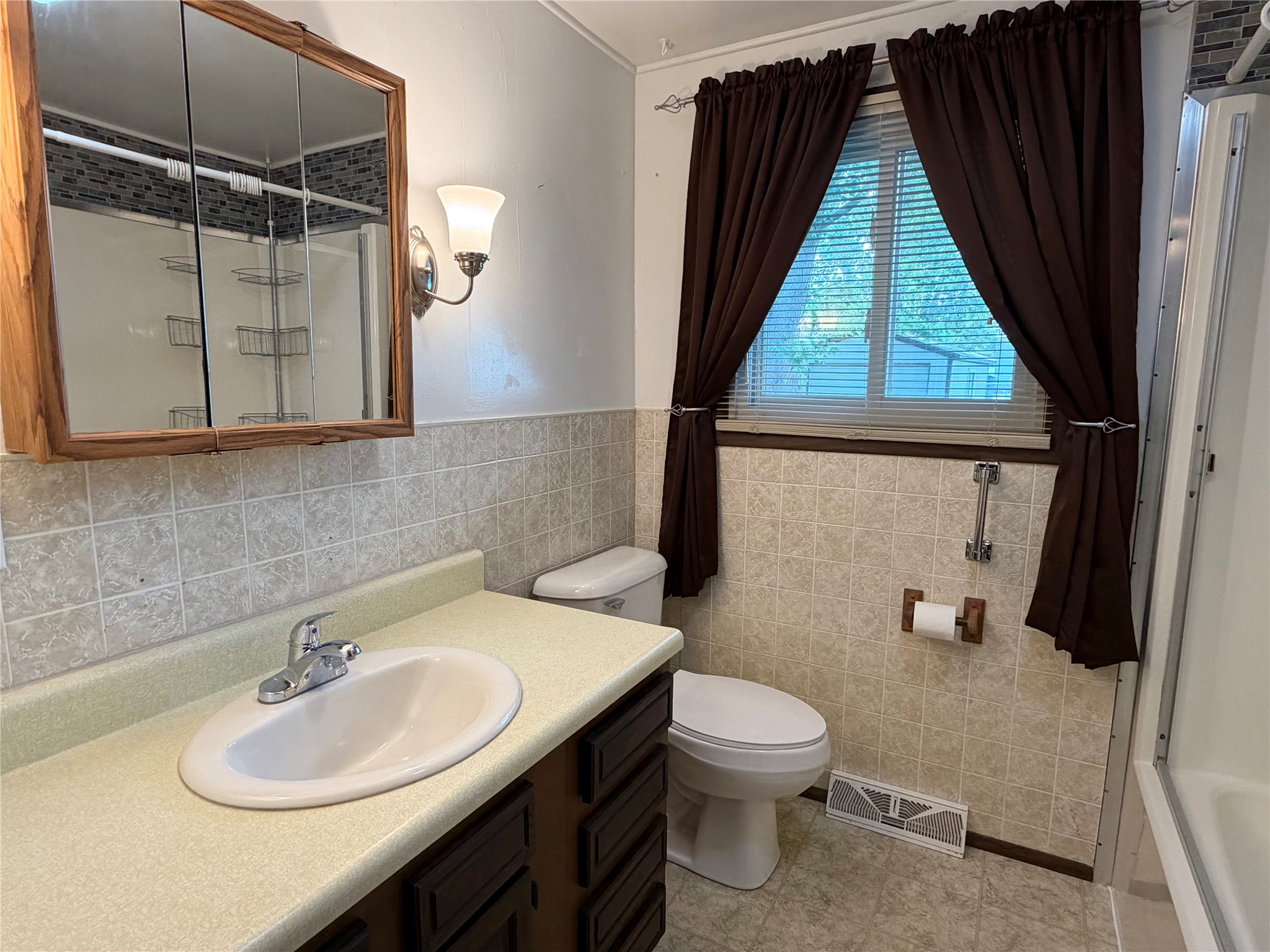 305 W Elm Street Property Photo 14