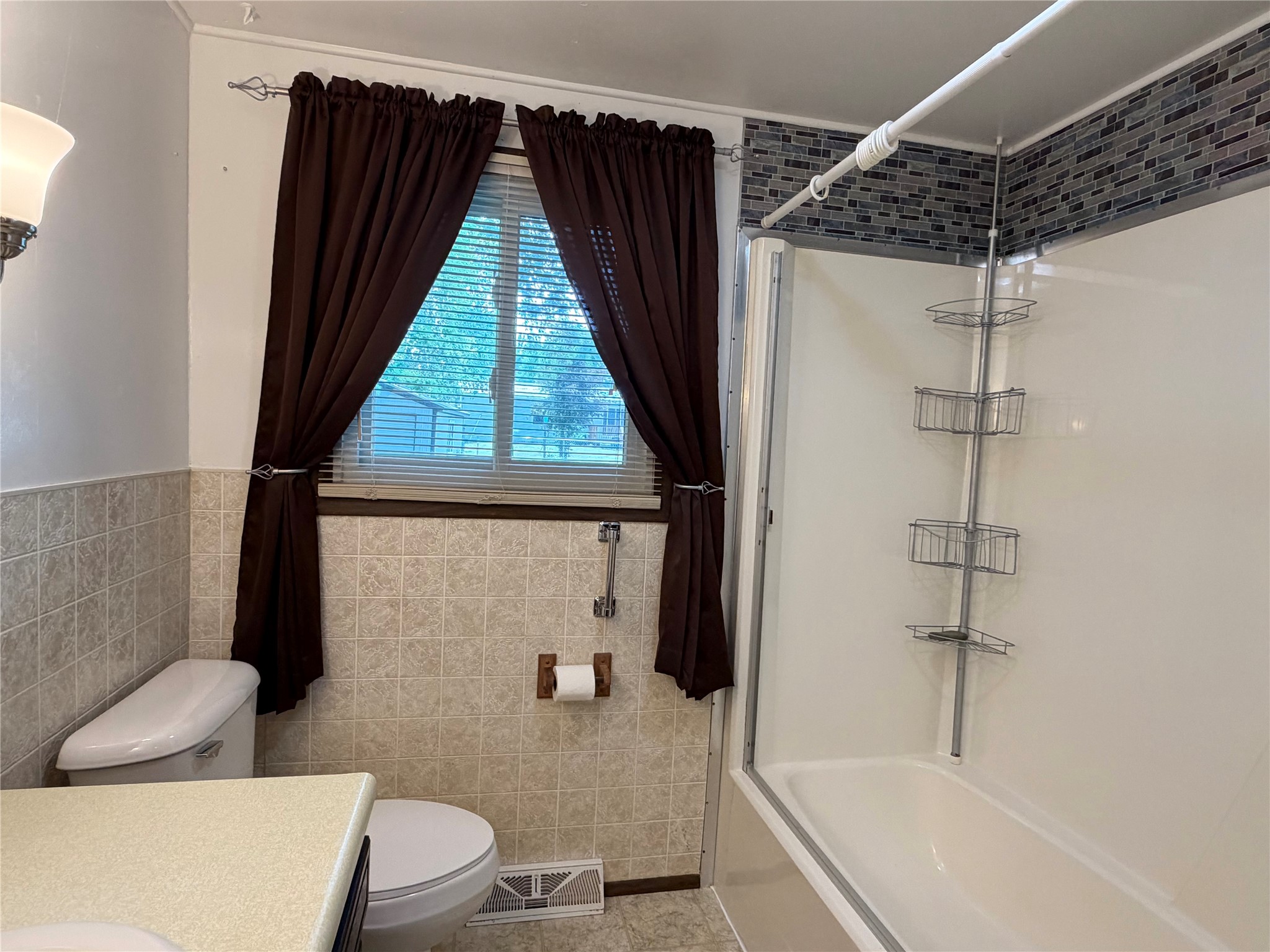 305 W Elm Street Property Photo 15