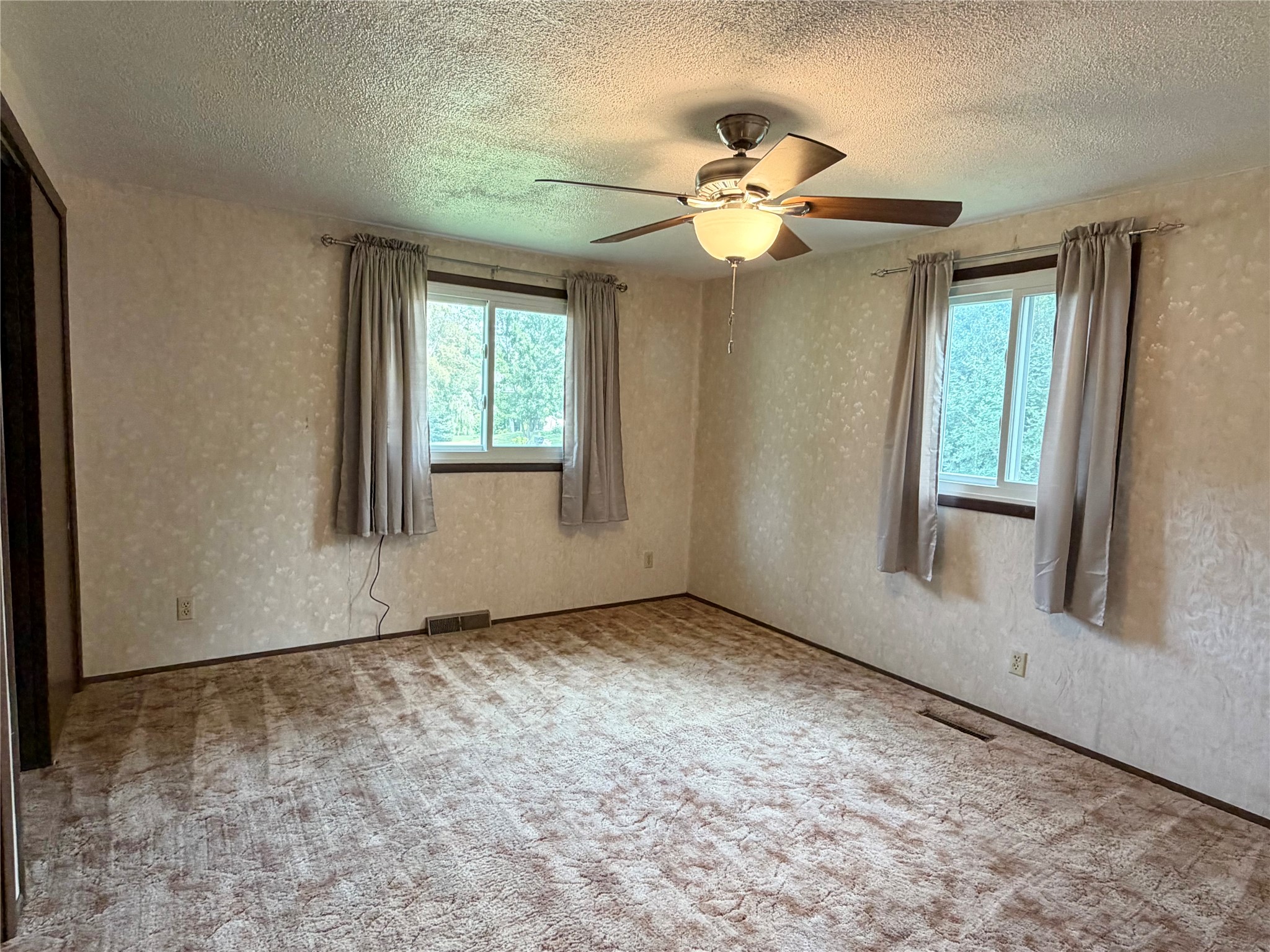305 W Elm Street Property Photo 17