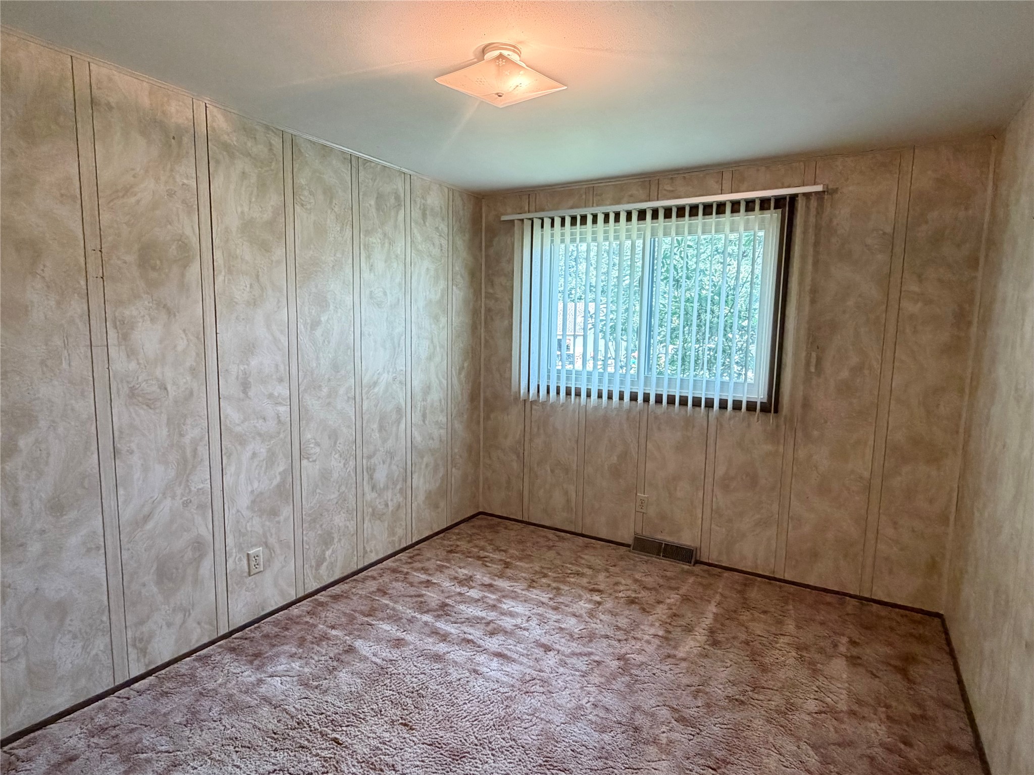 305 W Elm Street Property Photo 19