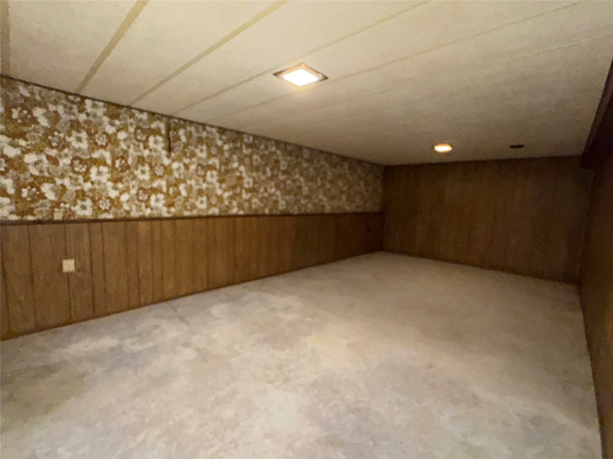 305 W Elm Street Property Photo 23