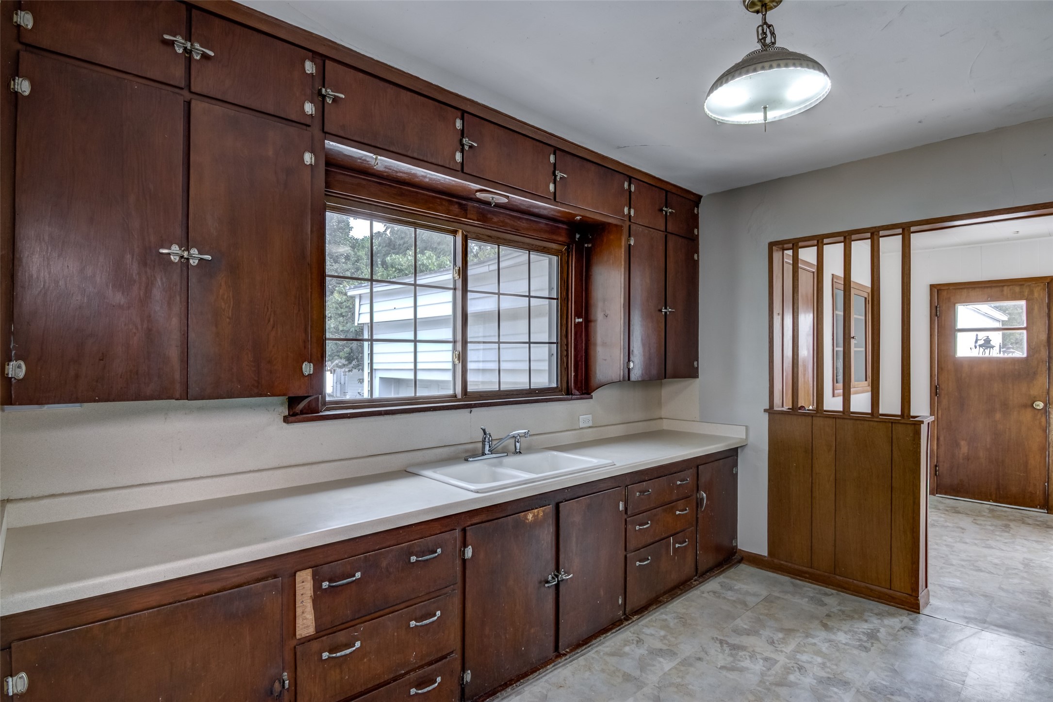 523 W Elm Street Property Photo 7