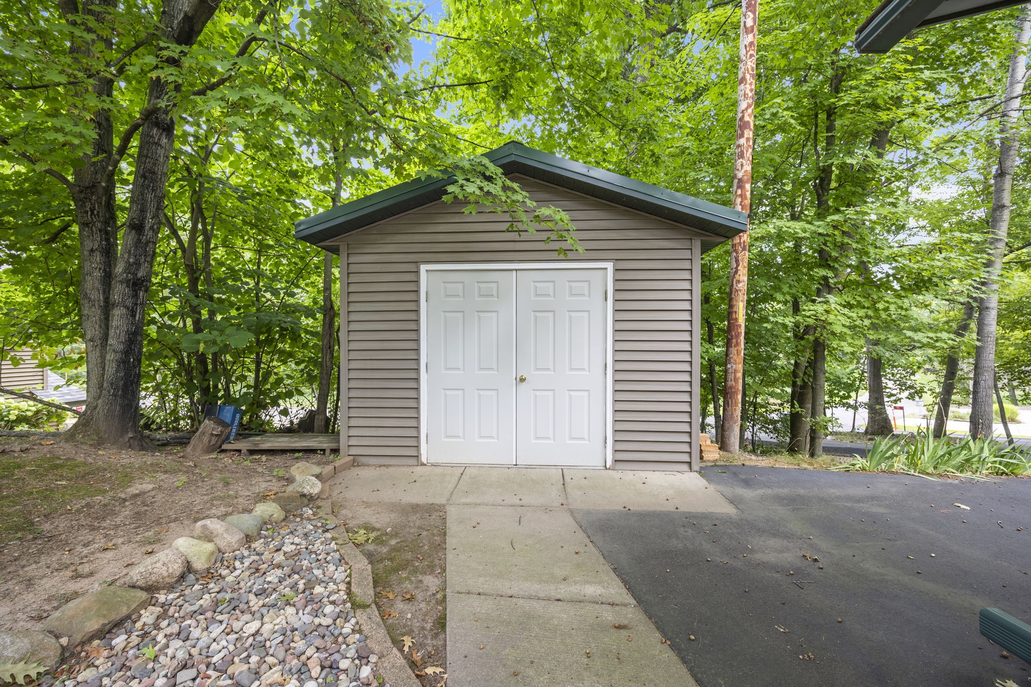 69 16 5/8 Avenue A Property Photo 4