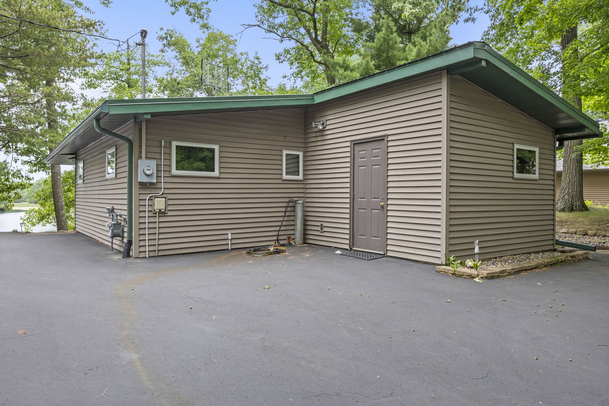 69 16 5/8 Avenue A Property Photo 5