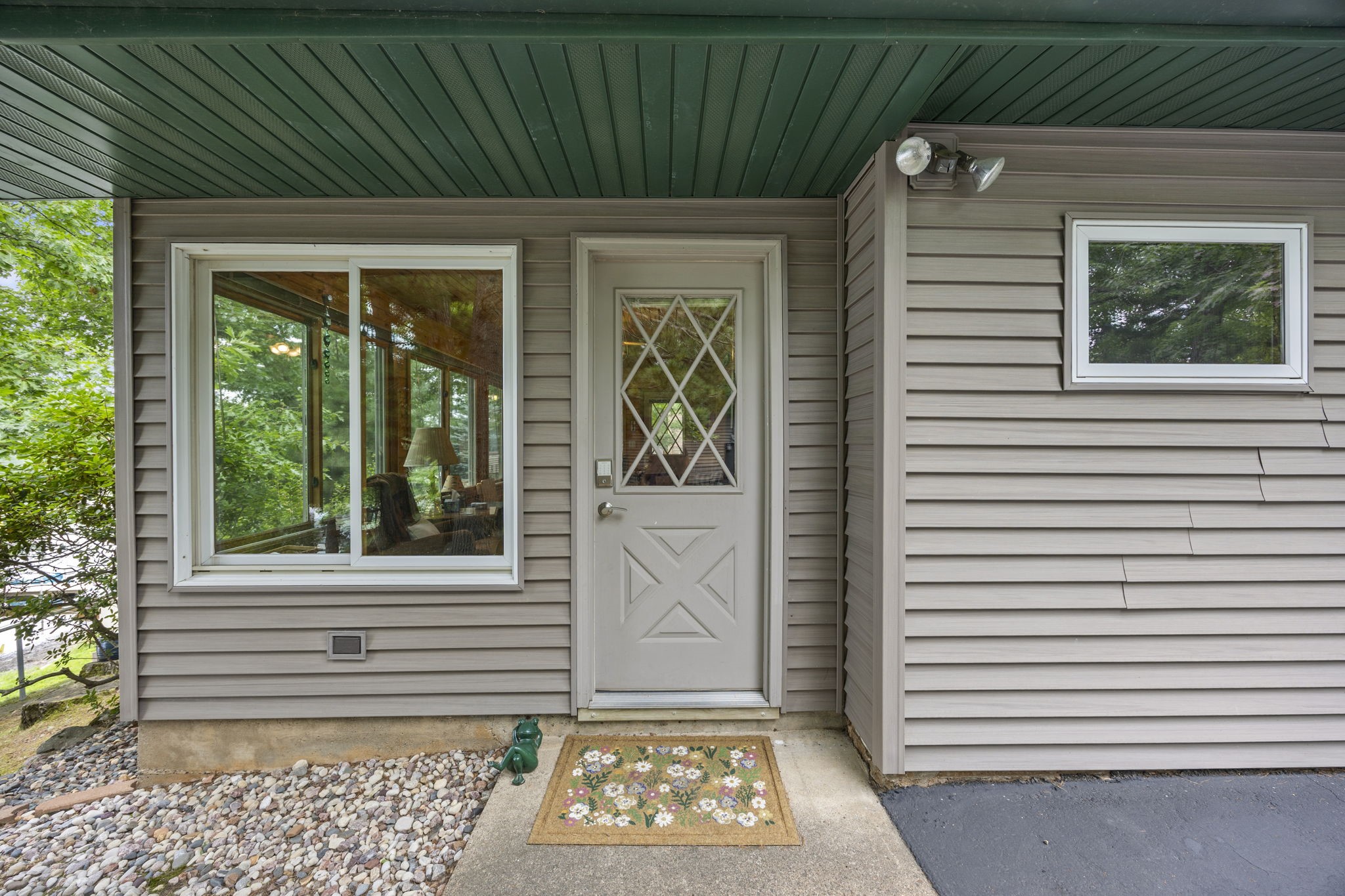 69 16 5/8 Avenue A Property Photo 6