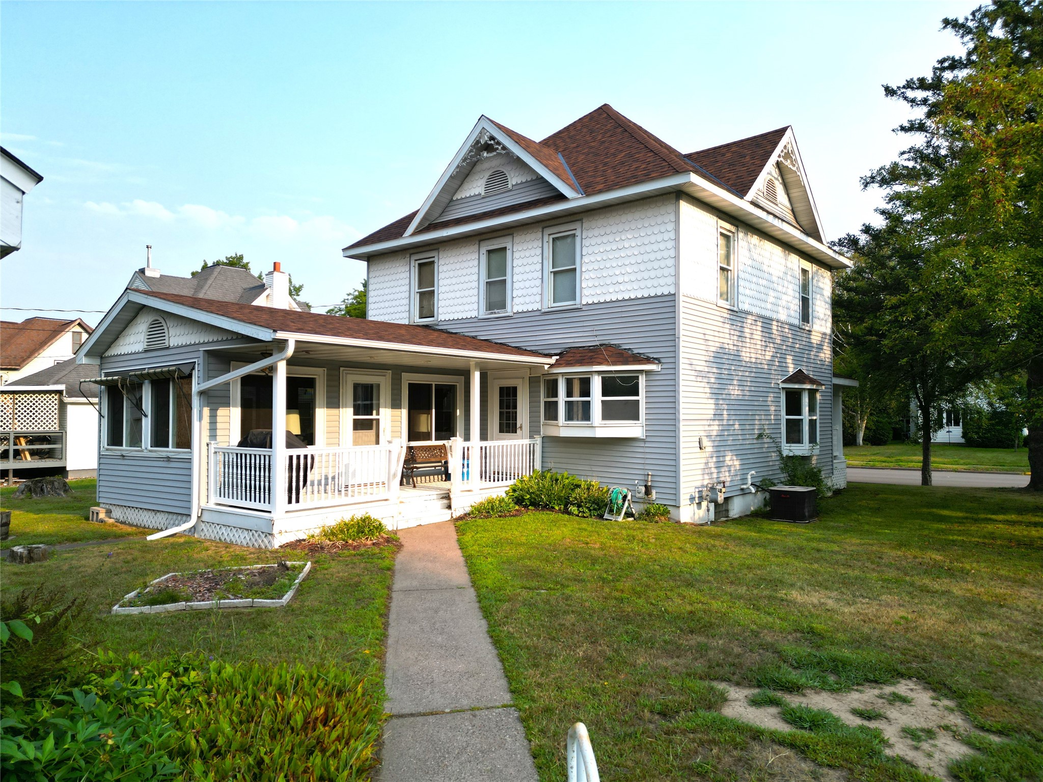 418 Worden Avenue E Property Photo 1