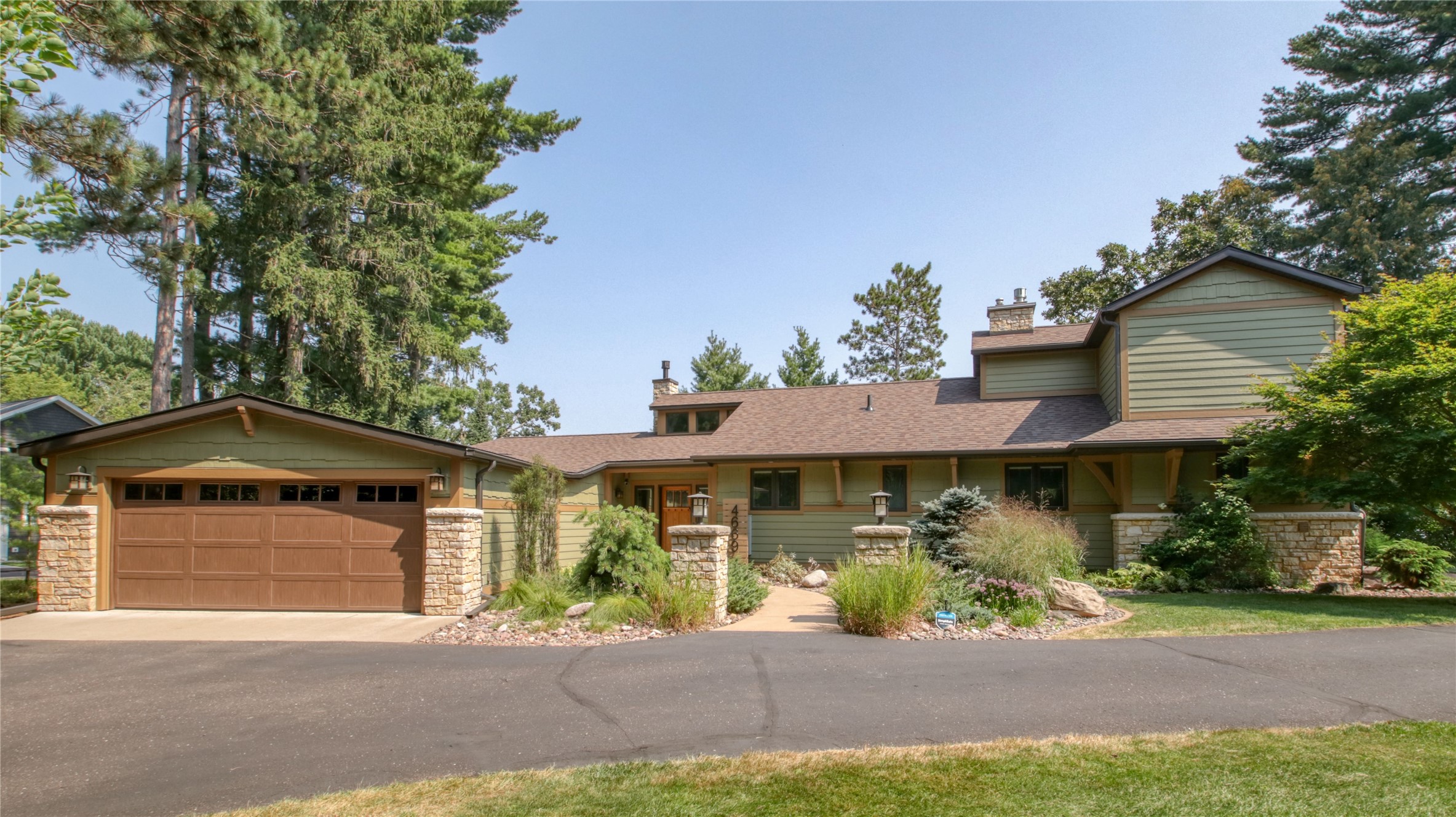 4669 North Shore Drive Property Photo 1