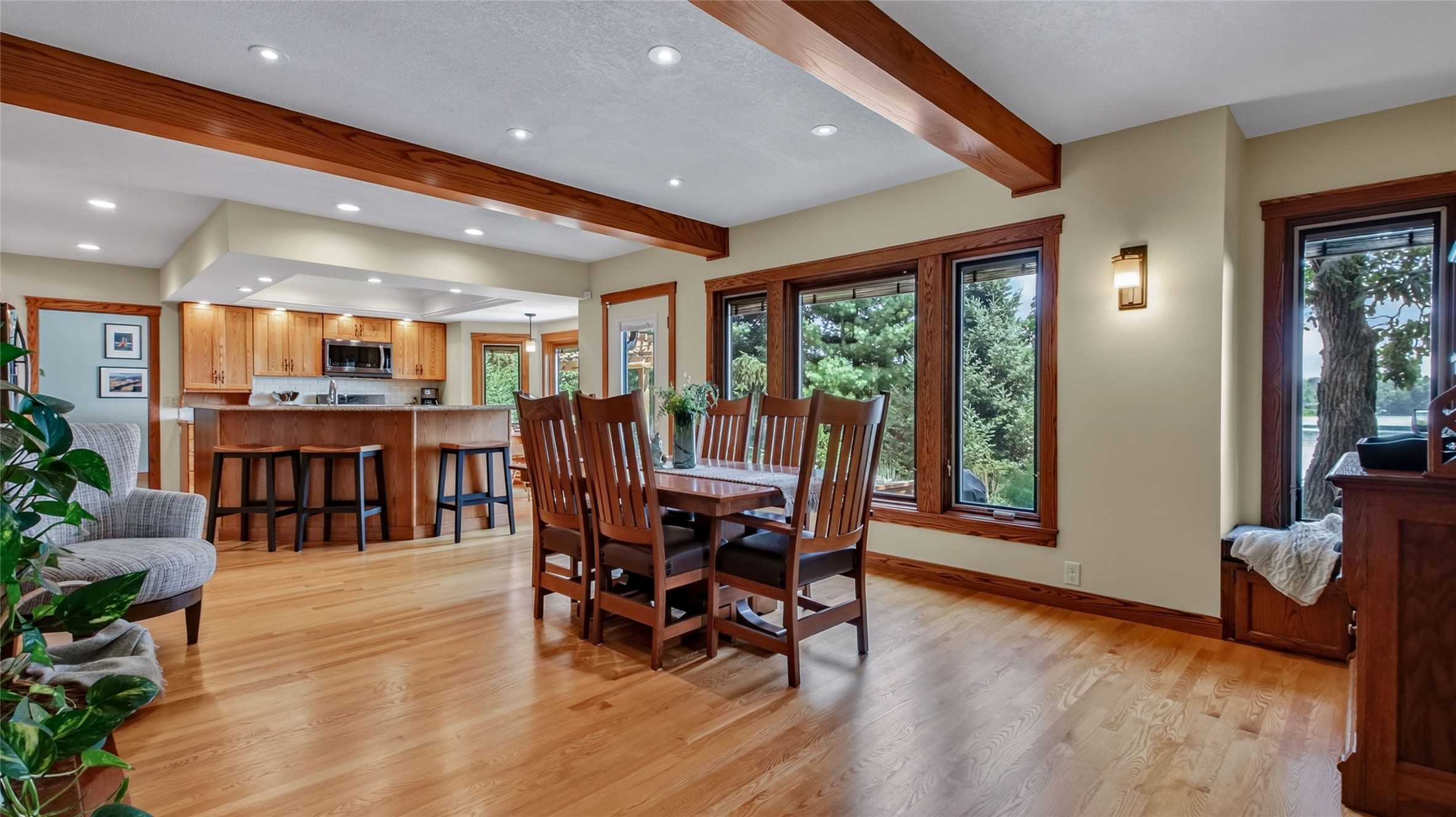 4669 North Shore Drive Property Photo 2