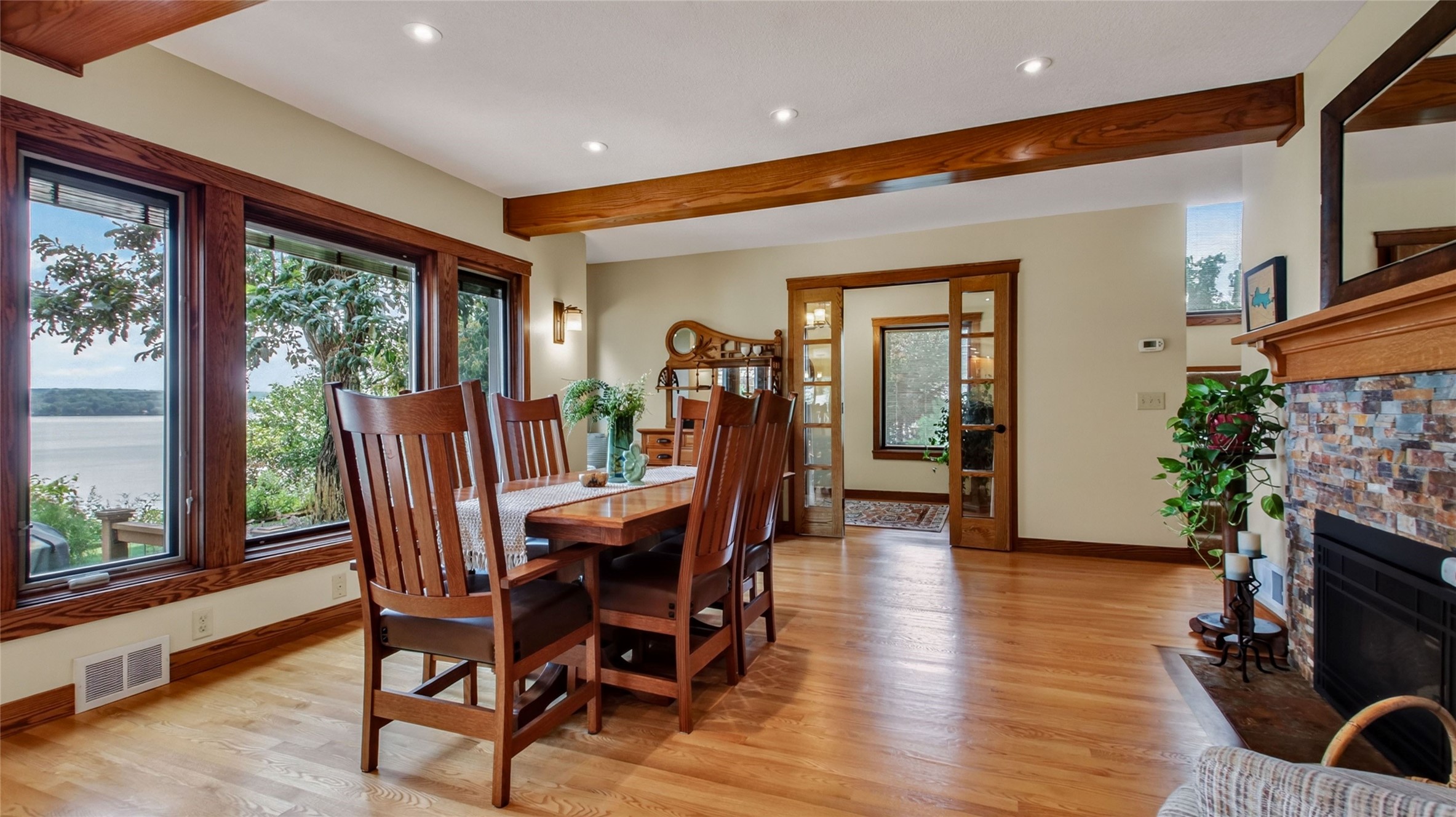 4669 North Shore Drive Property Photo 3