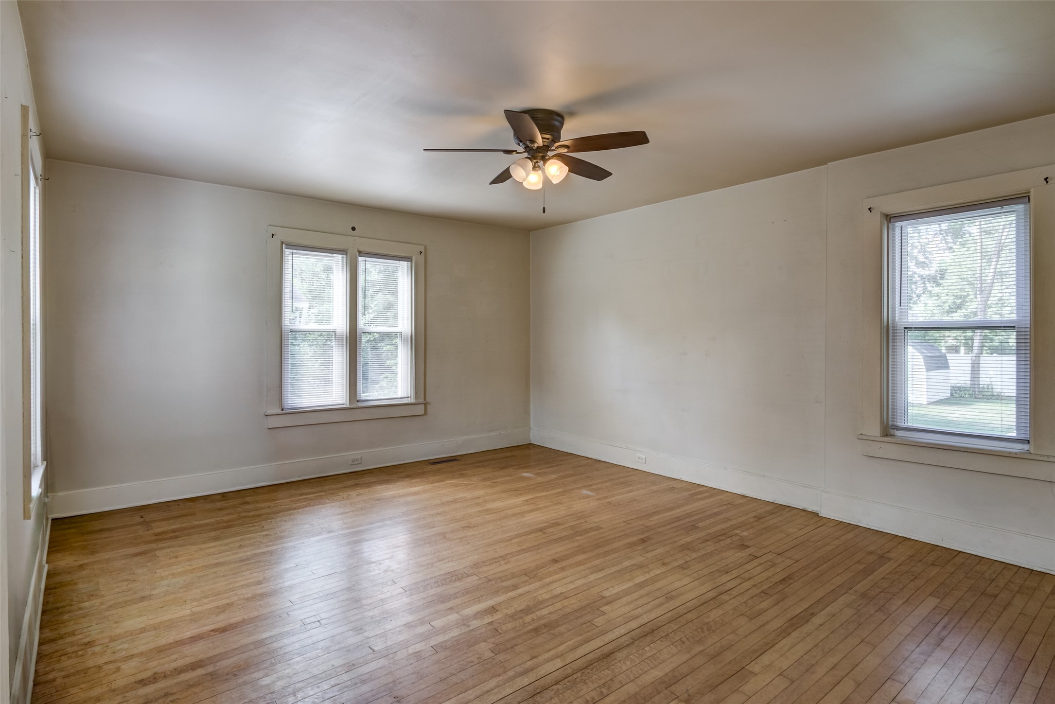 1022 E Madison Street Property Photo 2