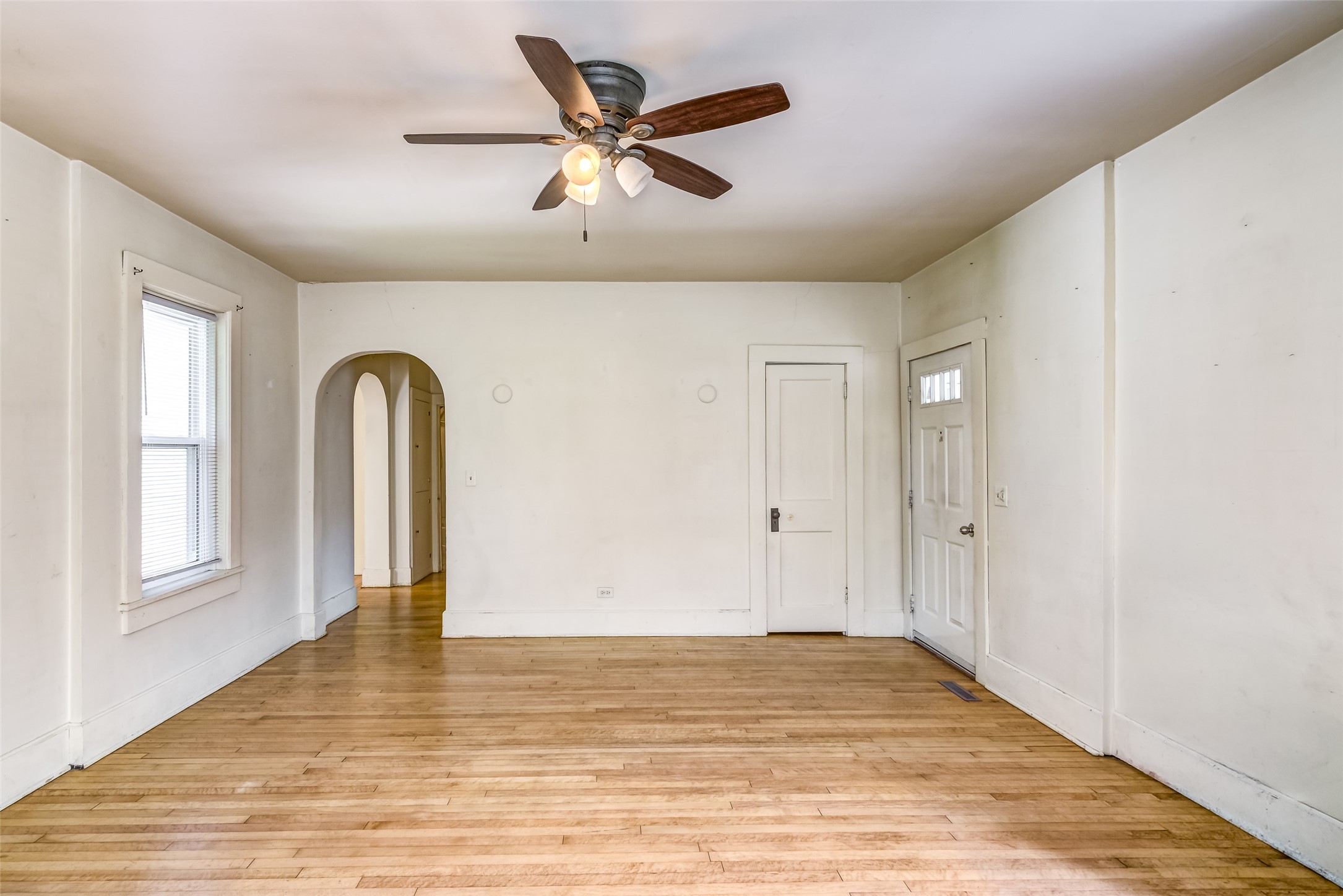 1022 E Madison Street Property Photo 4