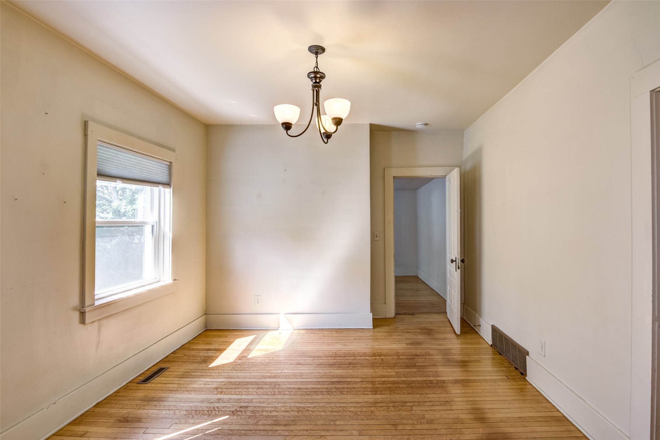 1022 E Madison Street Property Photo 8