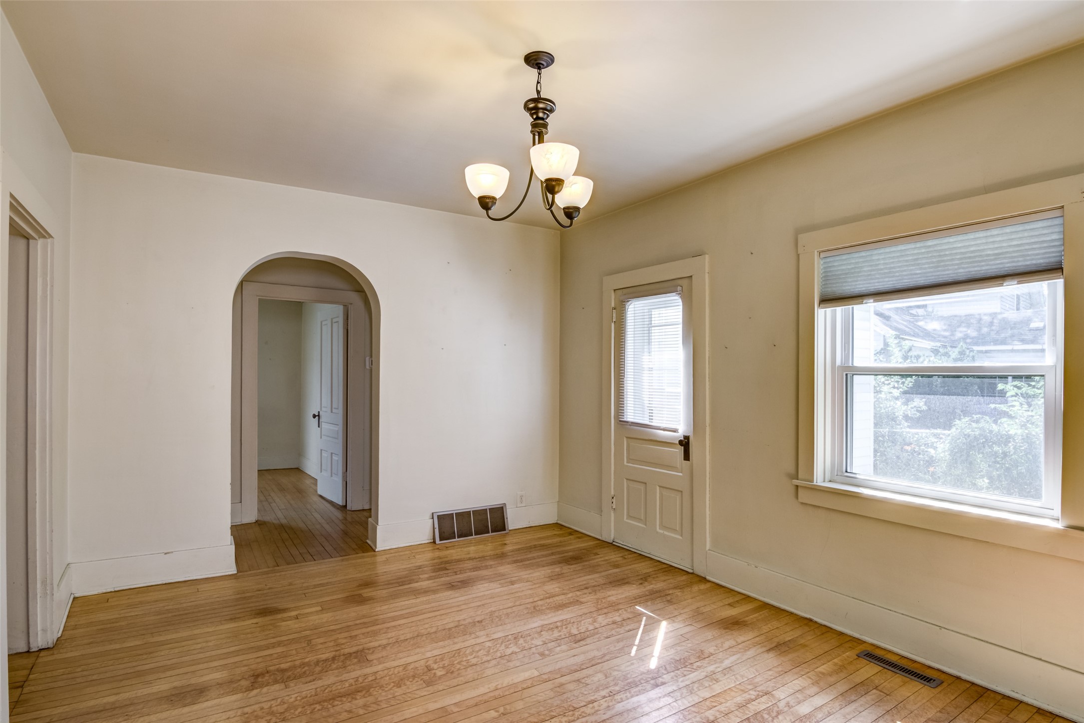 1022 E Madison Street Property Photo 9