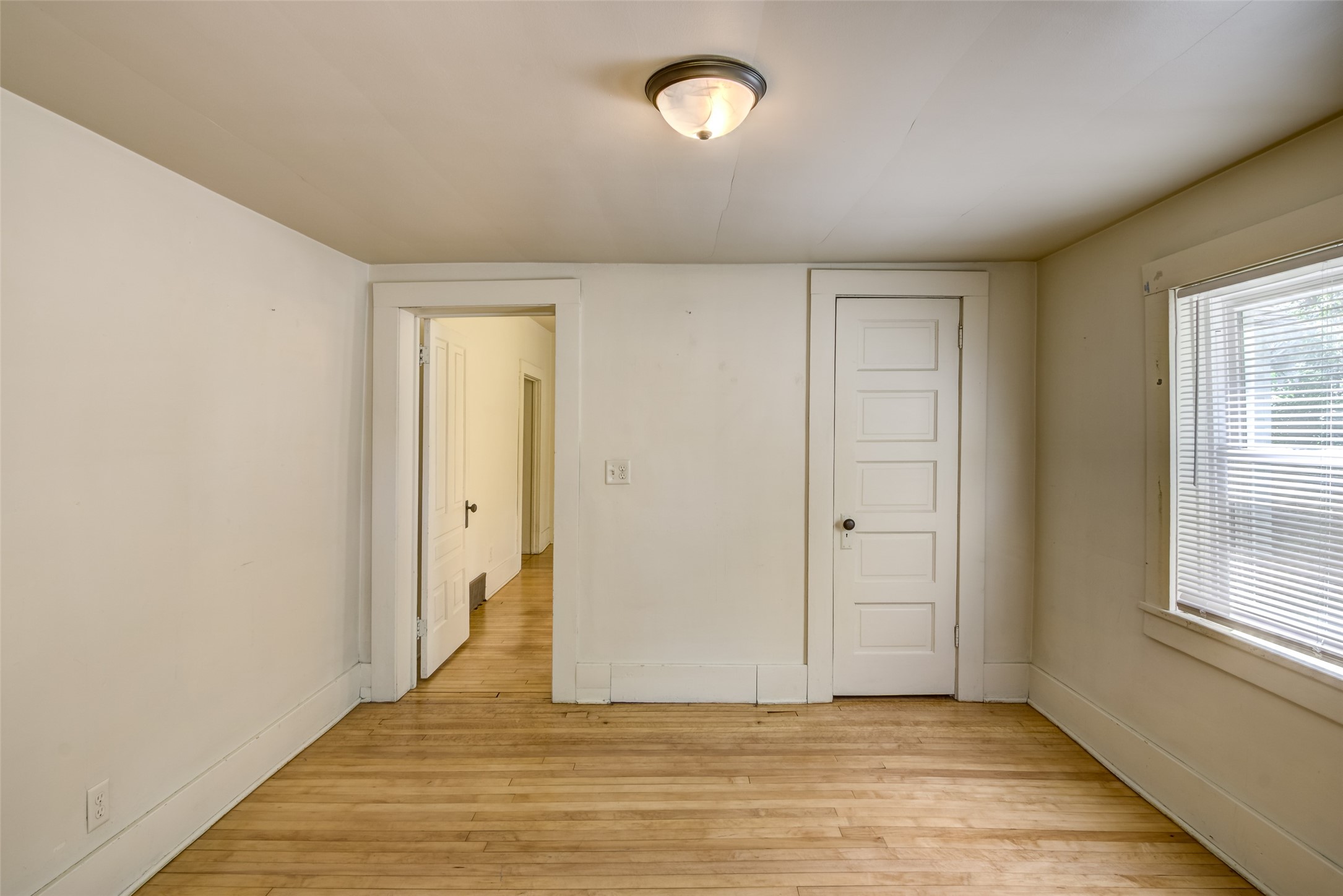 1022 E Madison Street Property Photo 11
