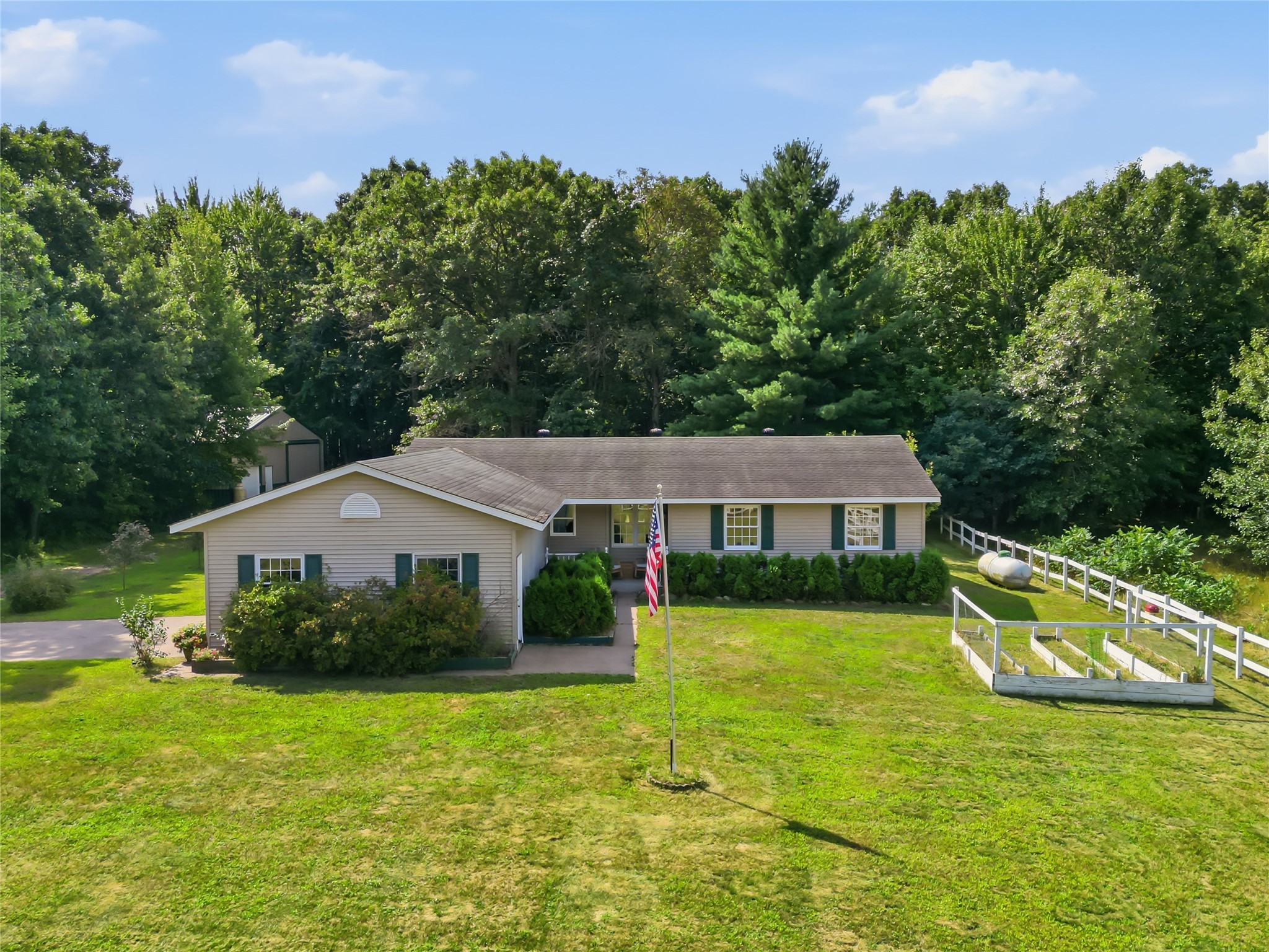 4535 W Hemlock Road Property Photo 1