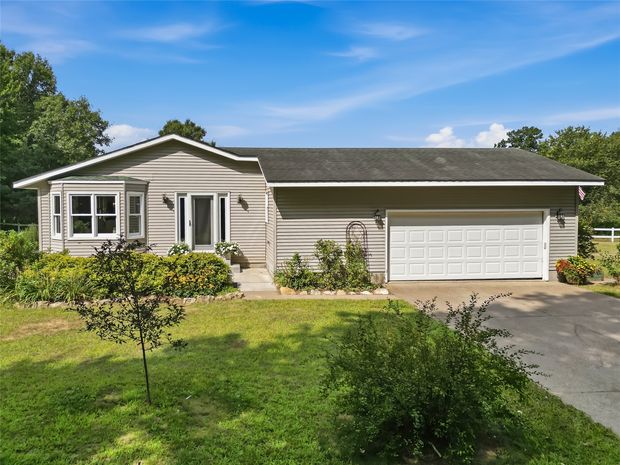 4535 W Hemlock Road Property Photo 2