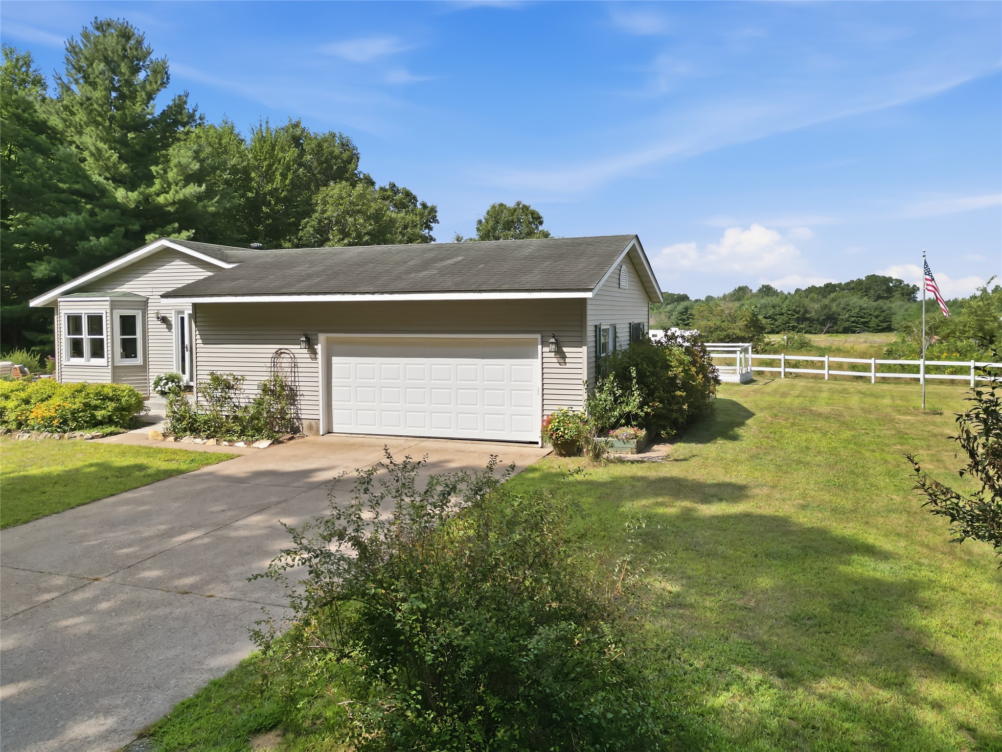 4535 W Hemlock Road Property Photo 3