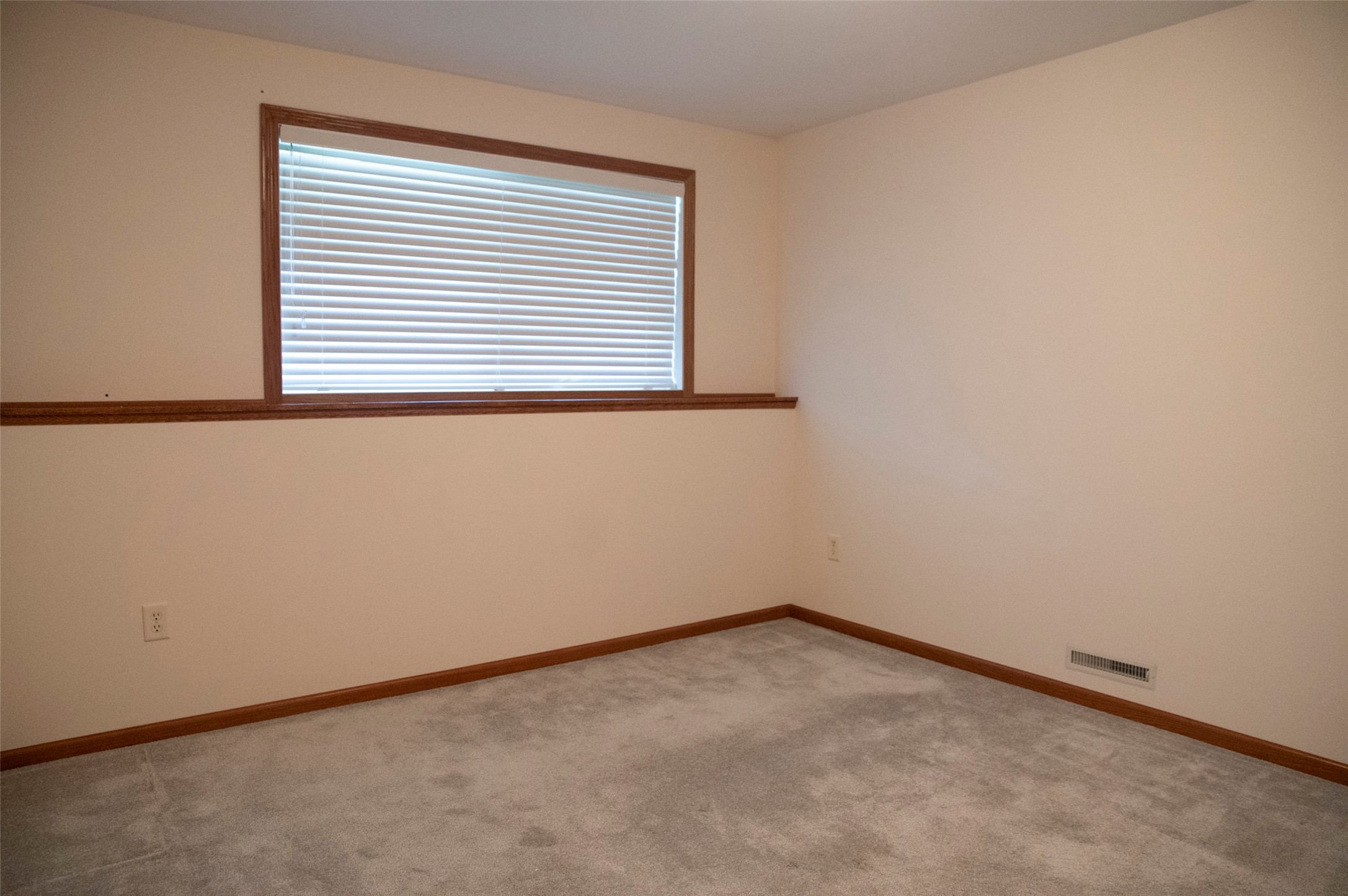4433 E Hamilton Avenue 23 Property Photo 30
