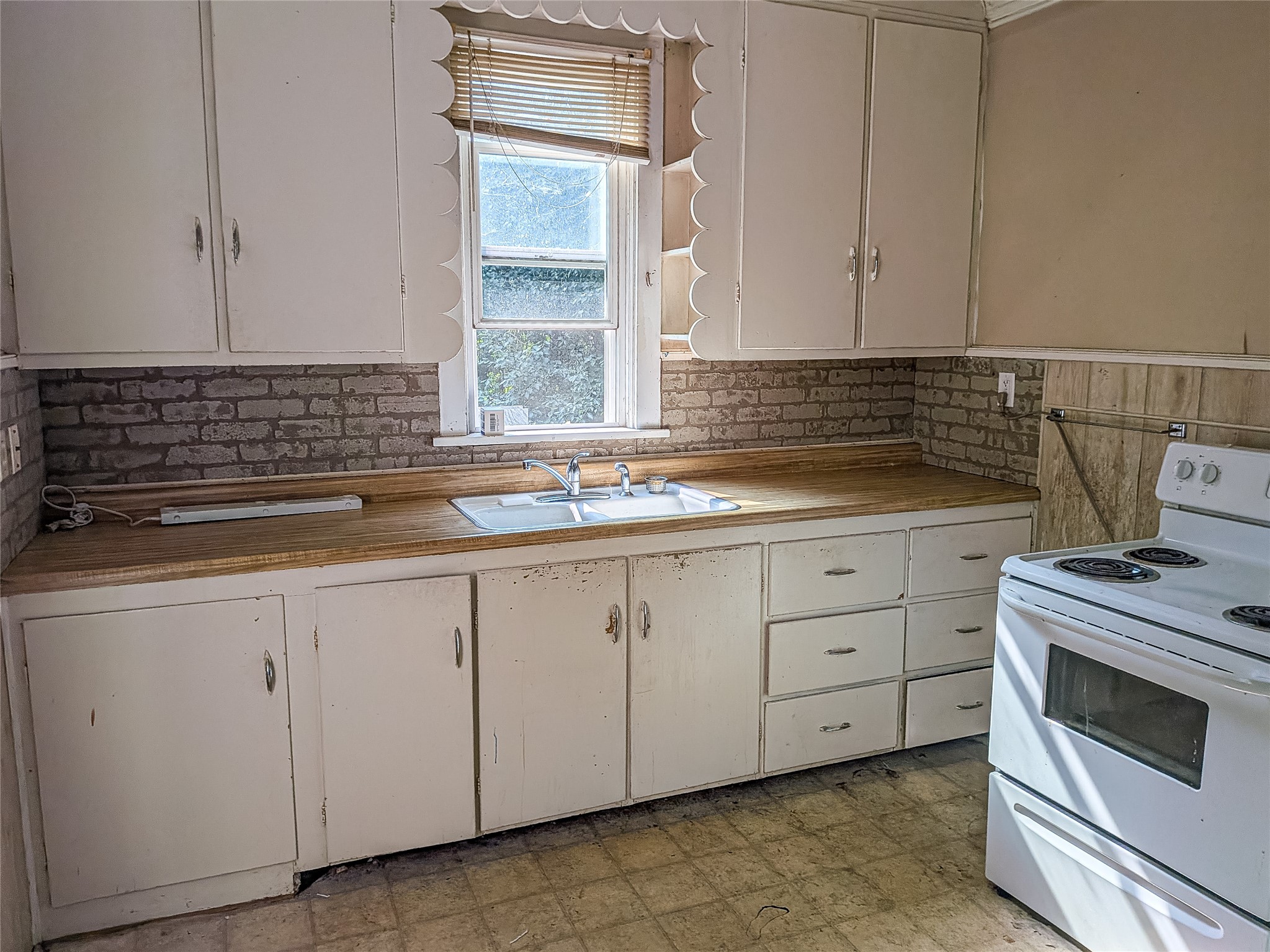 1015 6th Street E 2 Property Photo 4