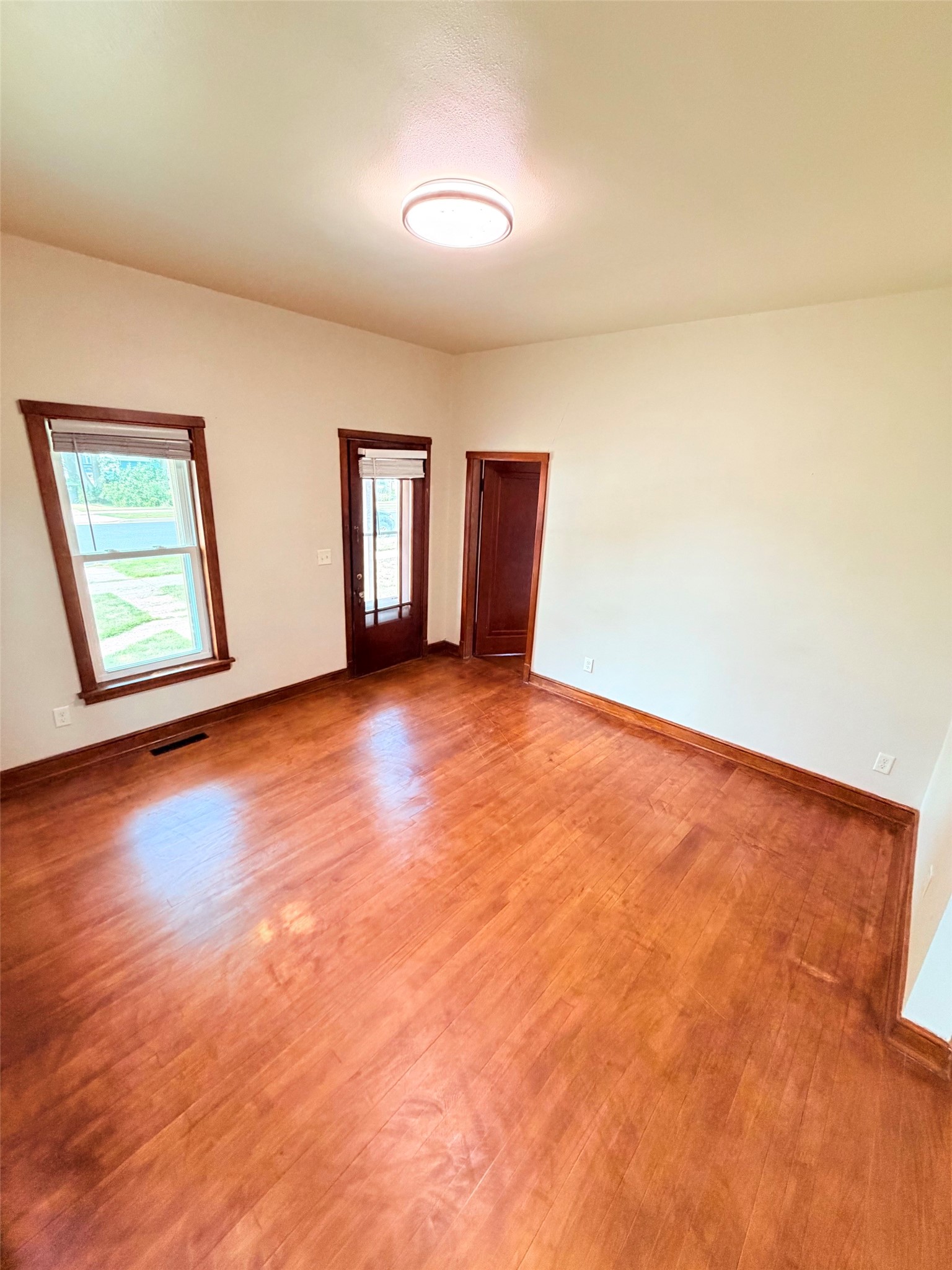213 S State Street Property Photo 3