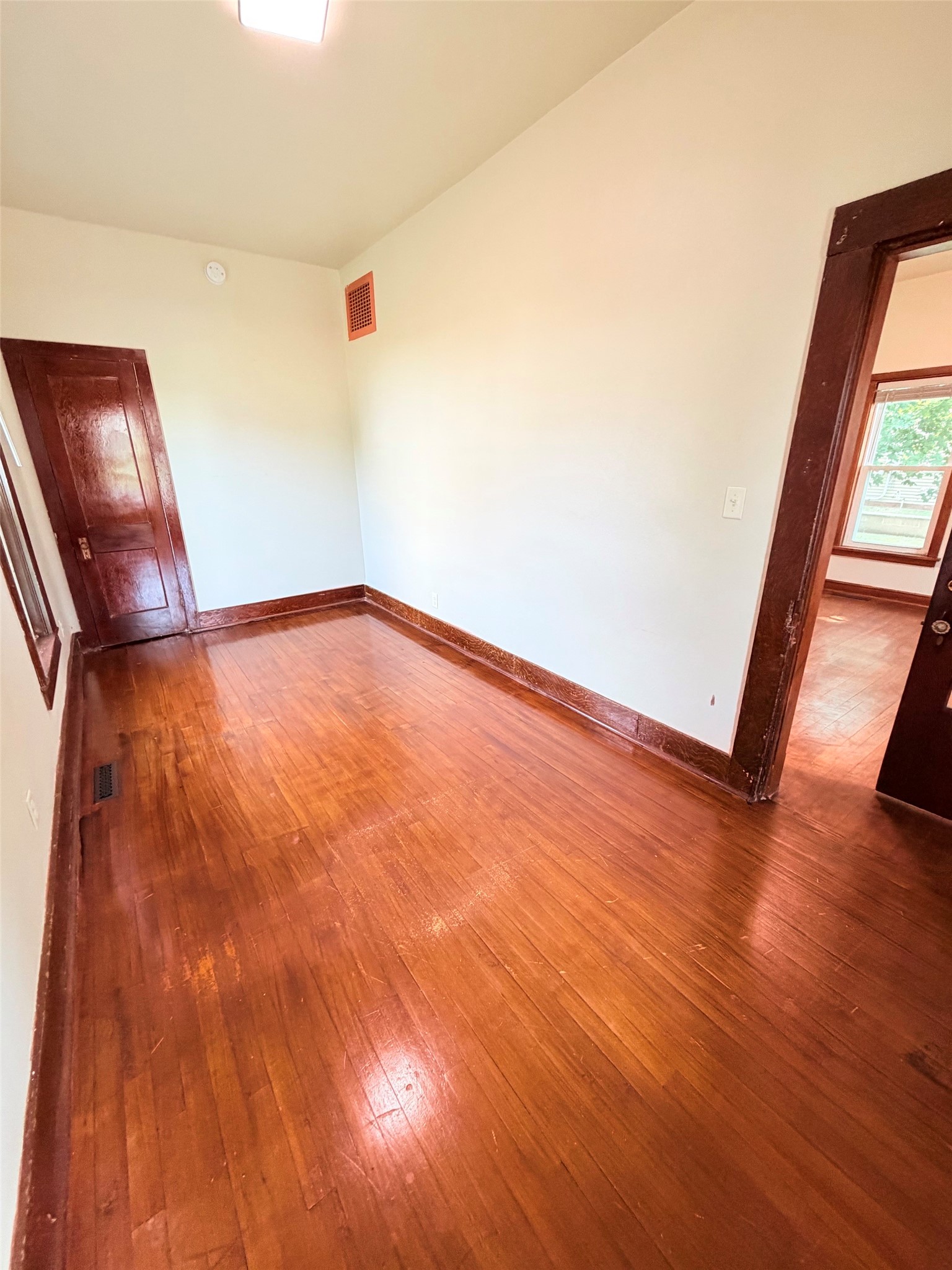 213 S State Street Property Photo 4