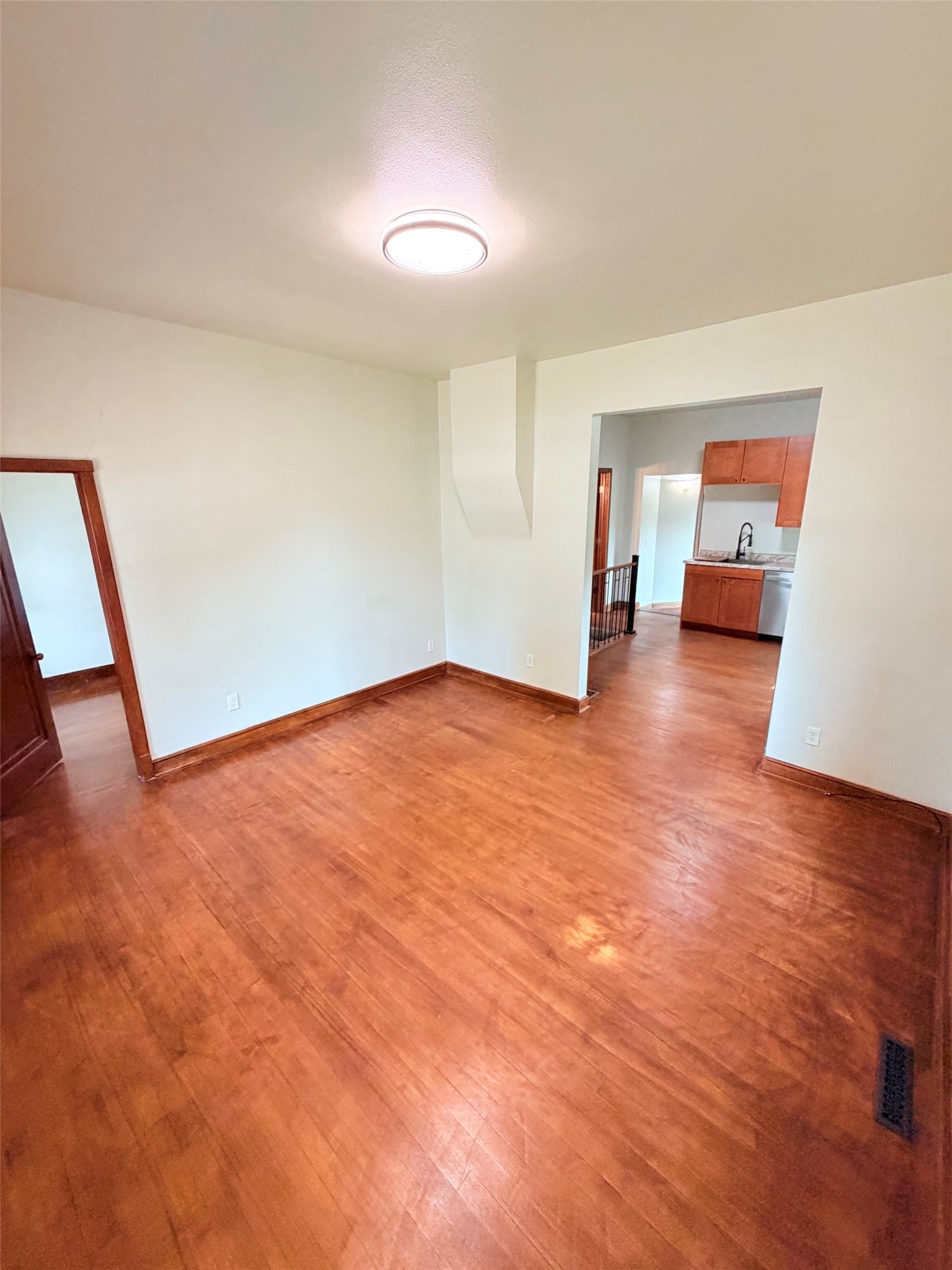 213 S State Street Property Photo 5