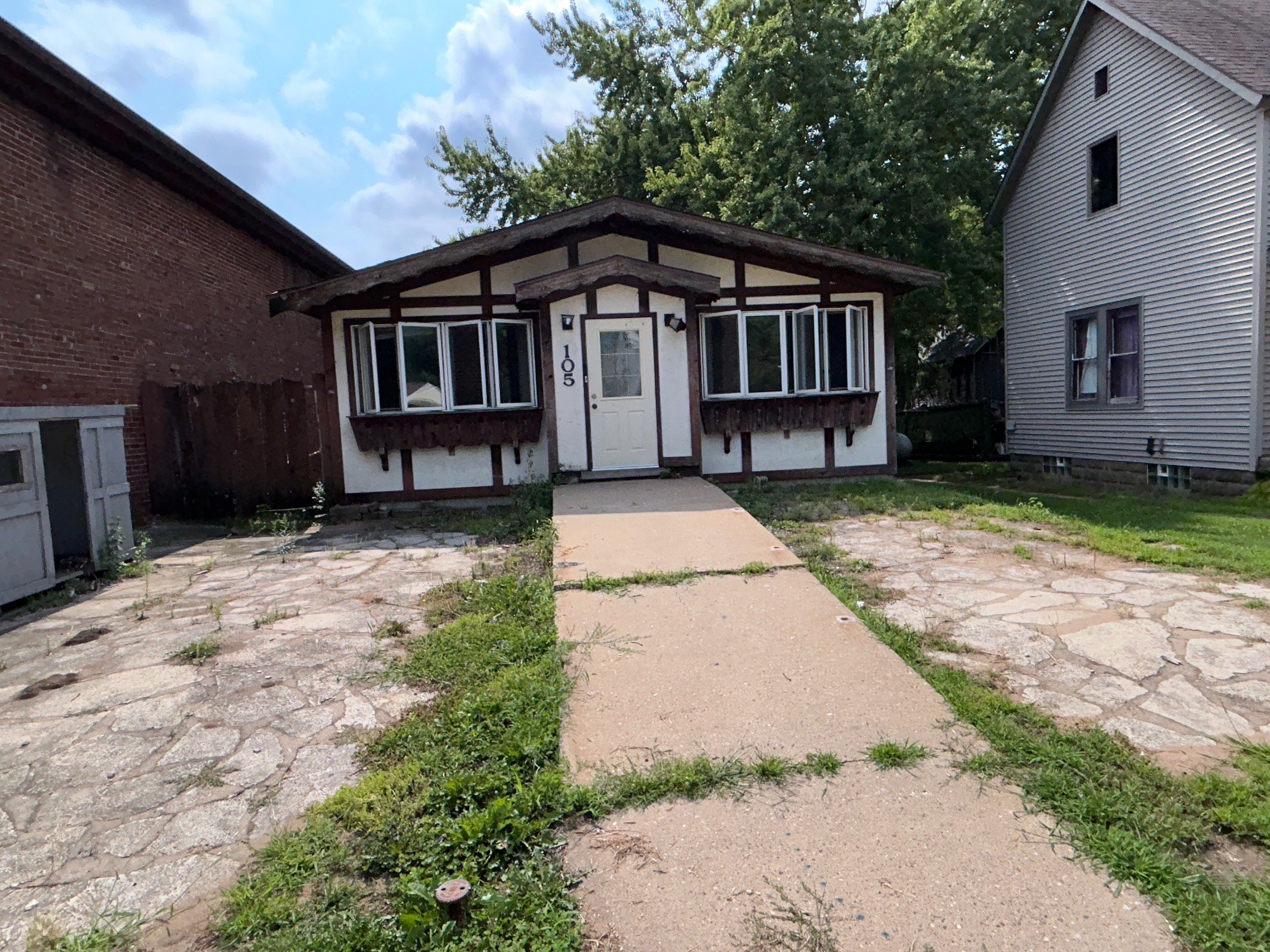 105 N Main Street Property Photo 1