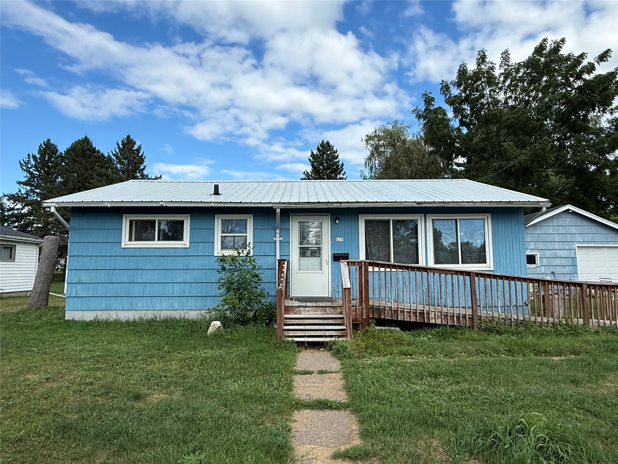 625 Dickey Avenue S Property Photo 1