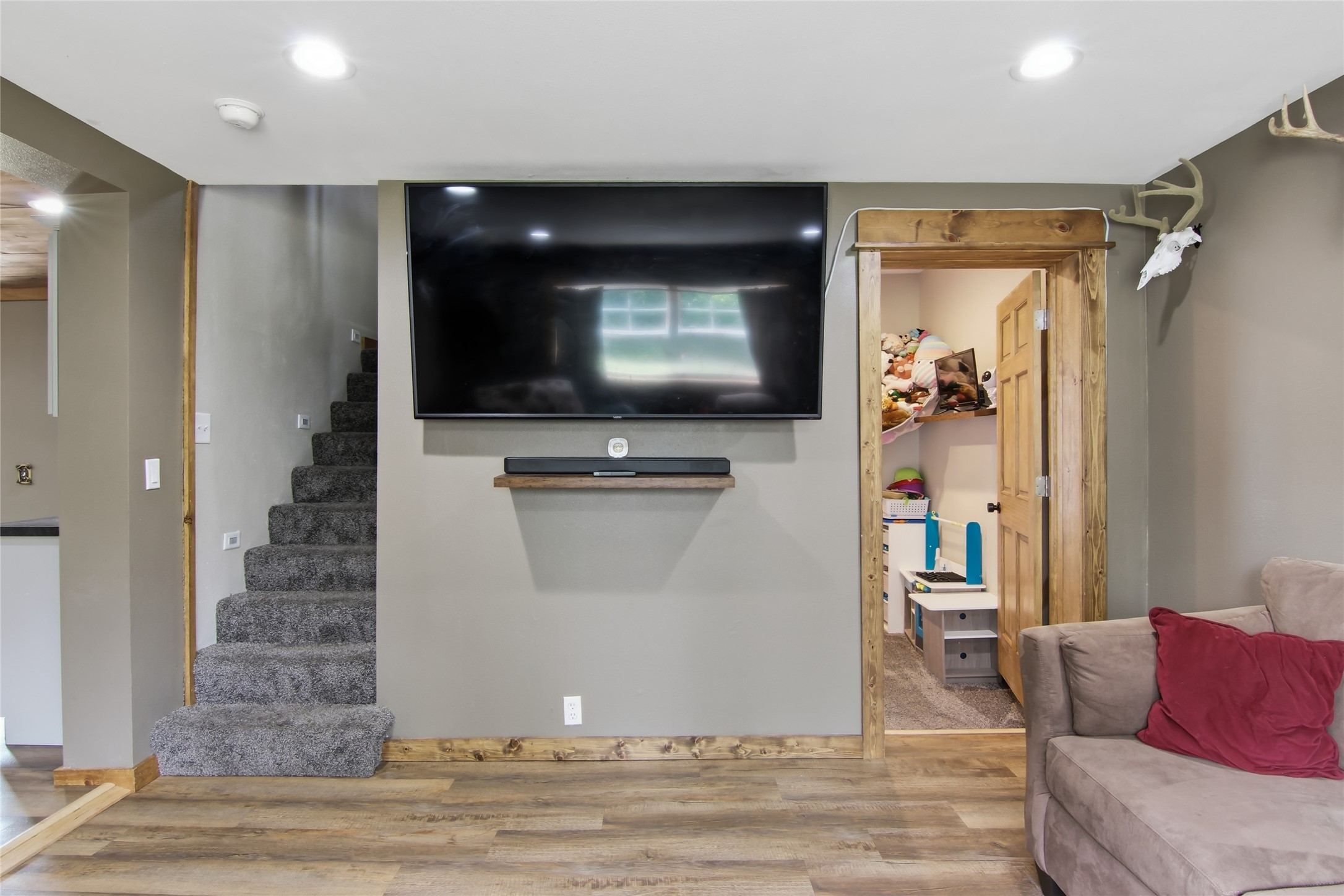 405 2nd Avenue W Property Photo 22