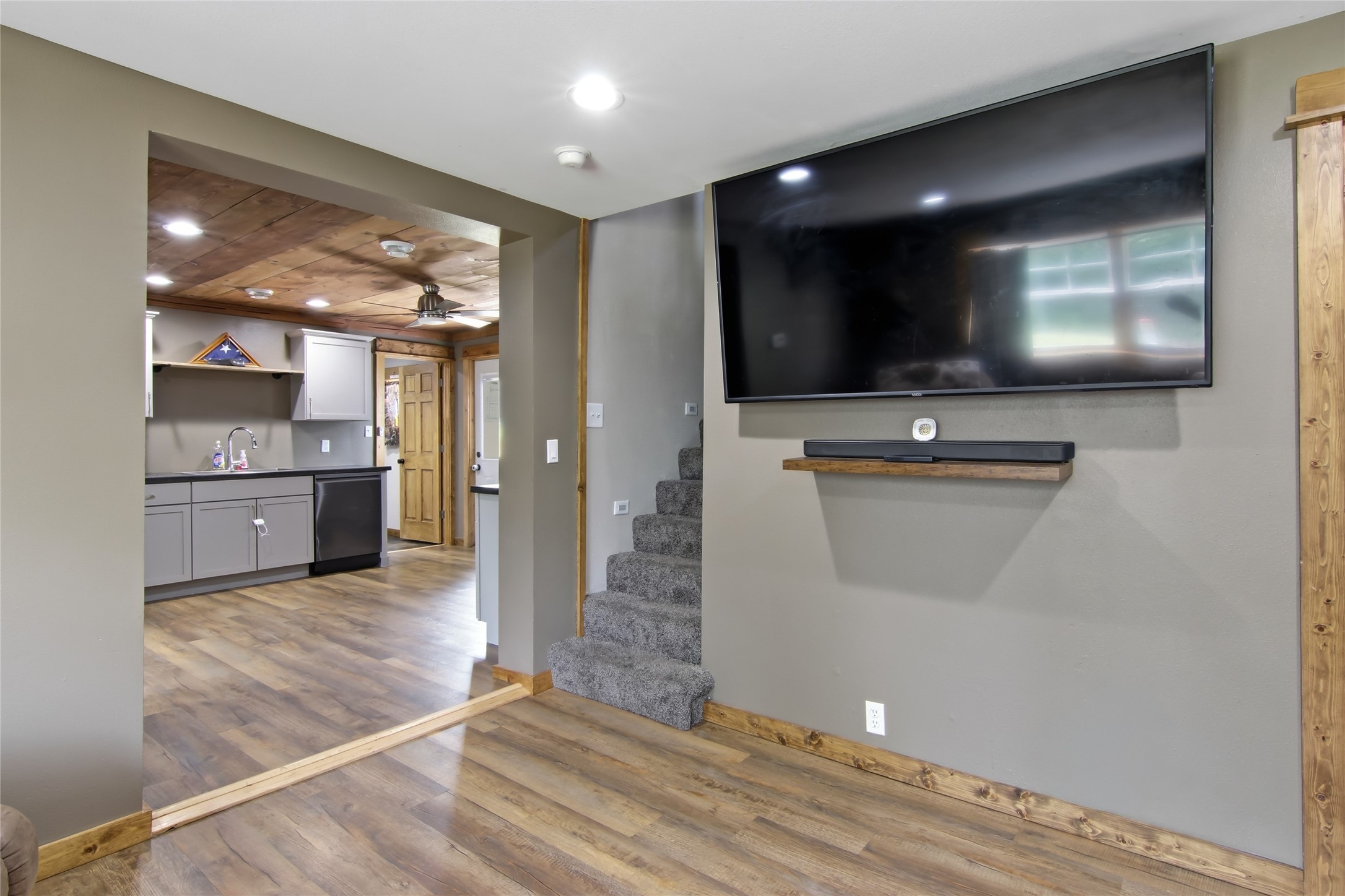 405 2nd Avenue W Property Photo 23