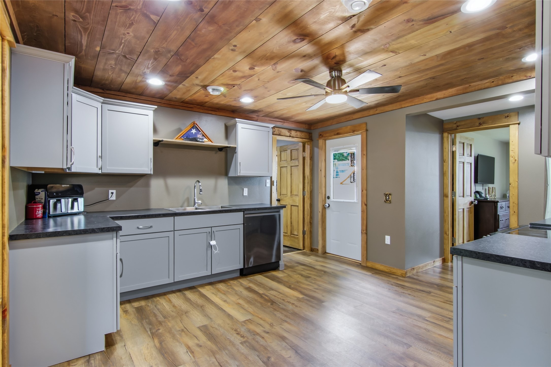 405 2nd Avenue W Property Photo 24