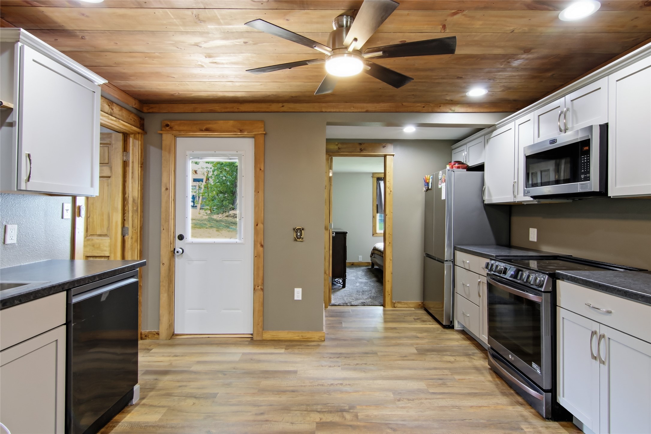 405 2nd Avenue W Property Photo 25
