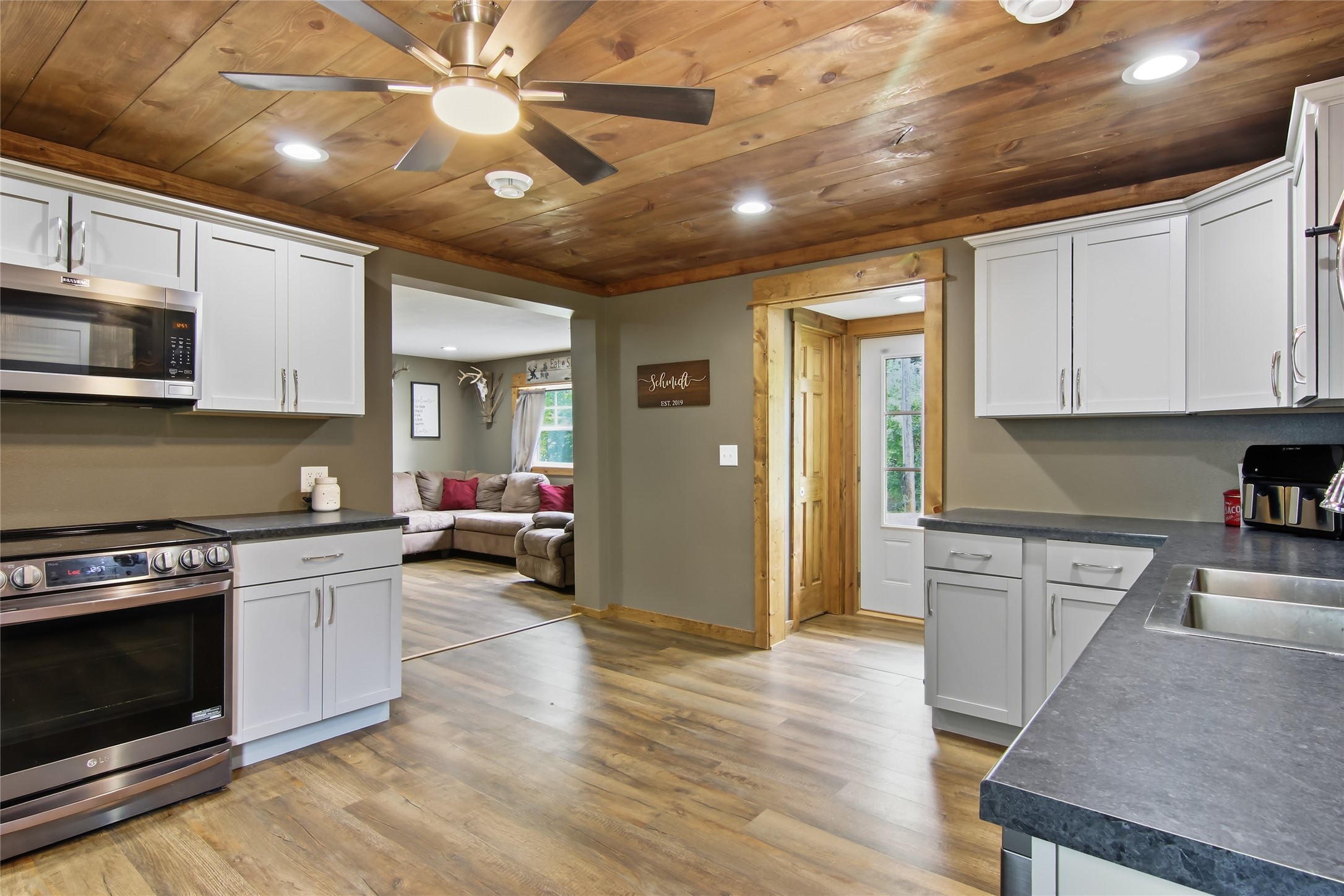 405 2nd Avenue W Property Photo 28