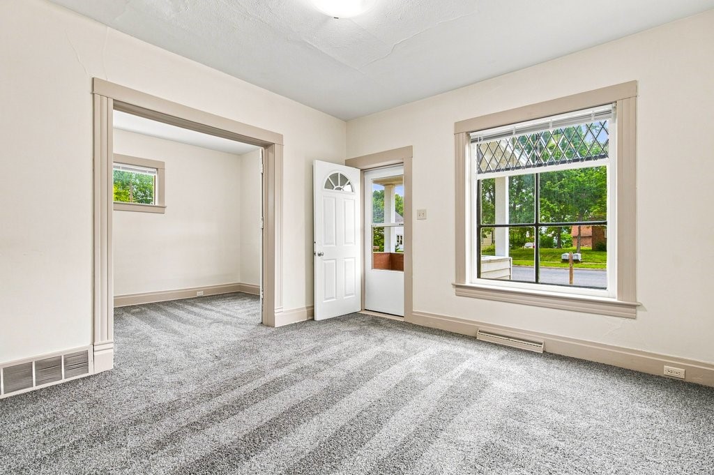 516 Cochrane St 1&2 Property Photo 2