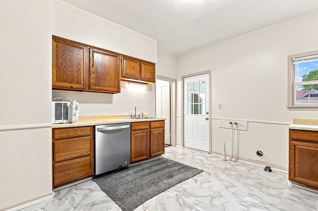 516 Cochrane St 1&2 Property Photo 14