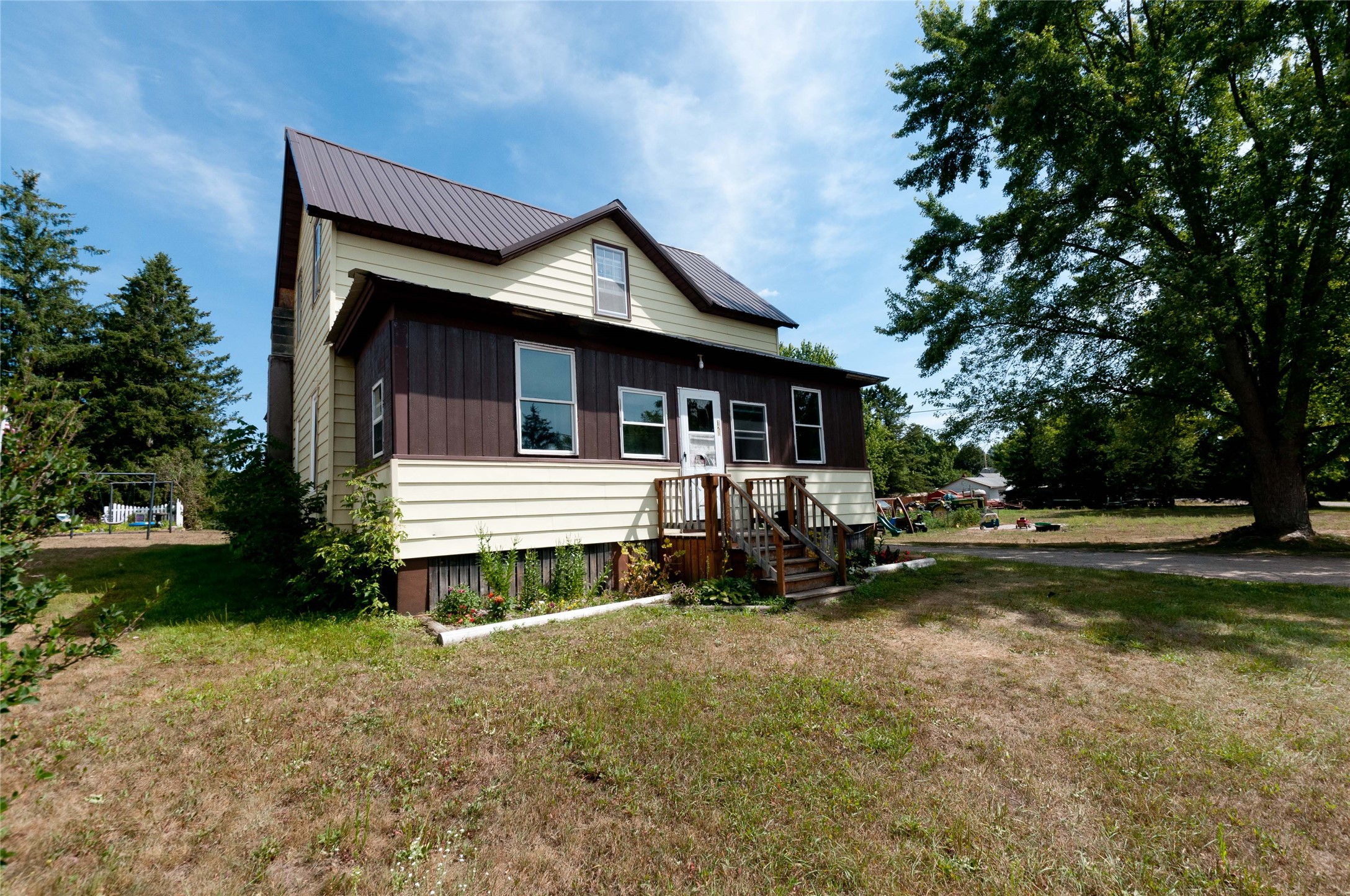 120 Hampton Avenue S Property Photo 2