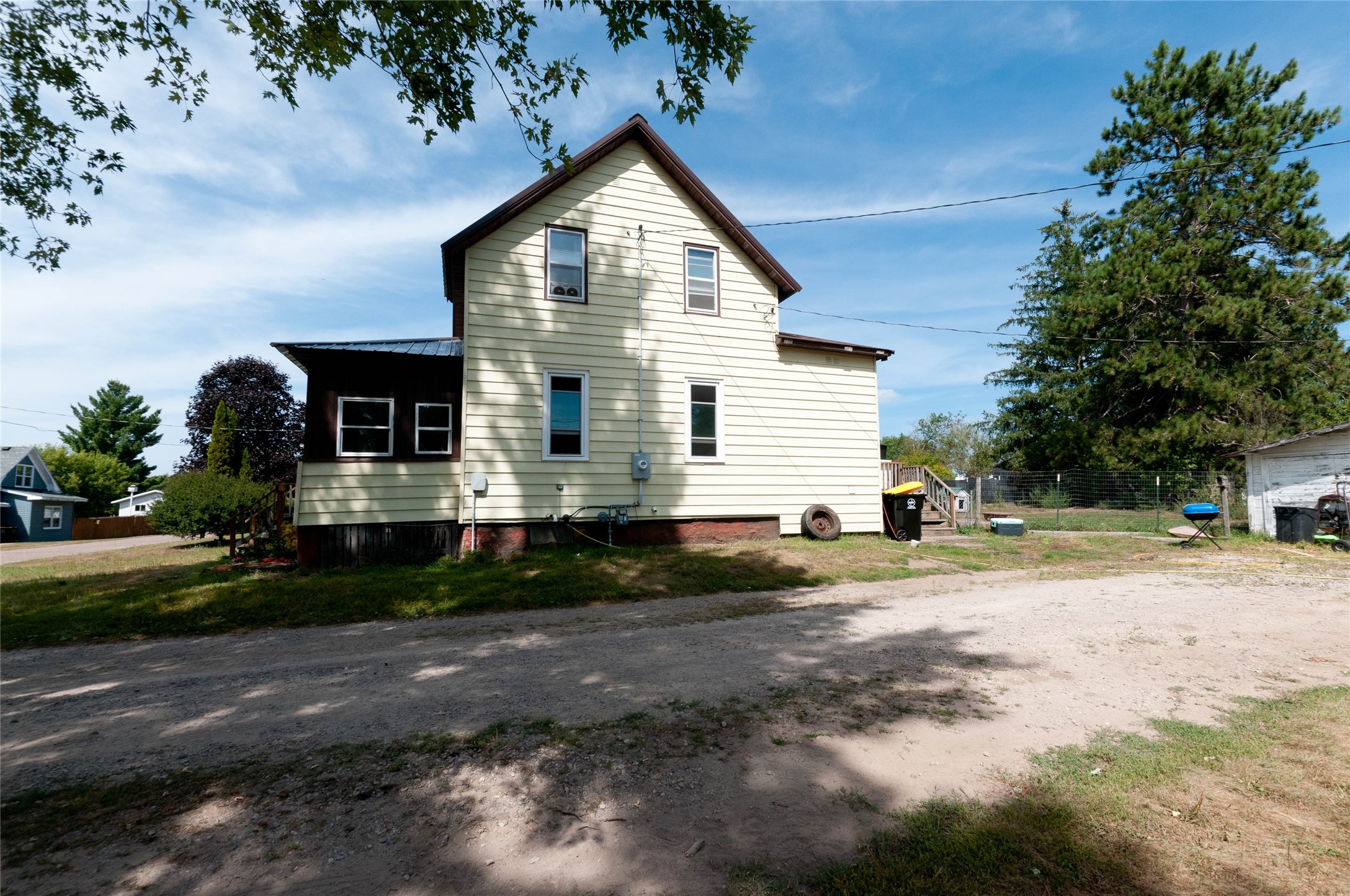 120 Hampton Avenue S Property Photo 4