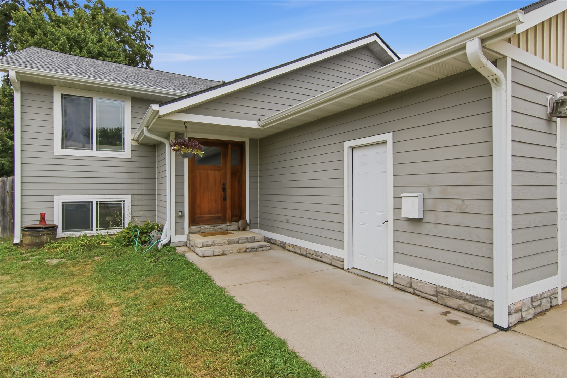 408 5th Street W Property Photo 3