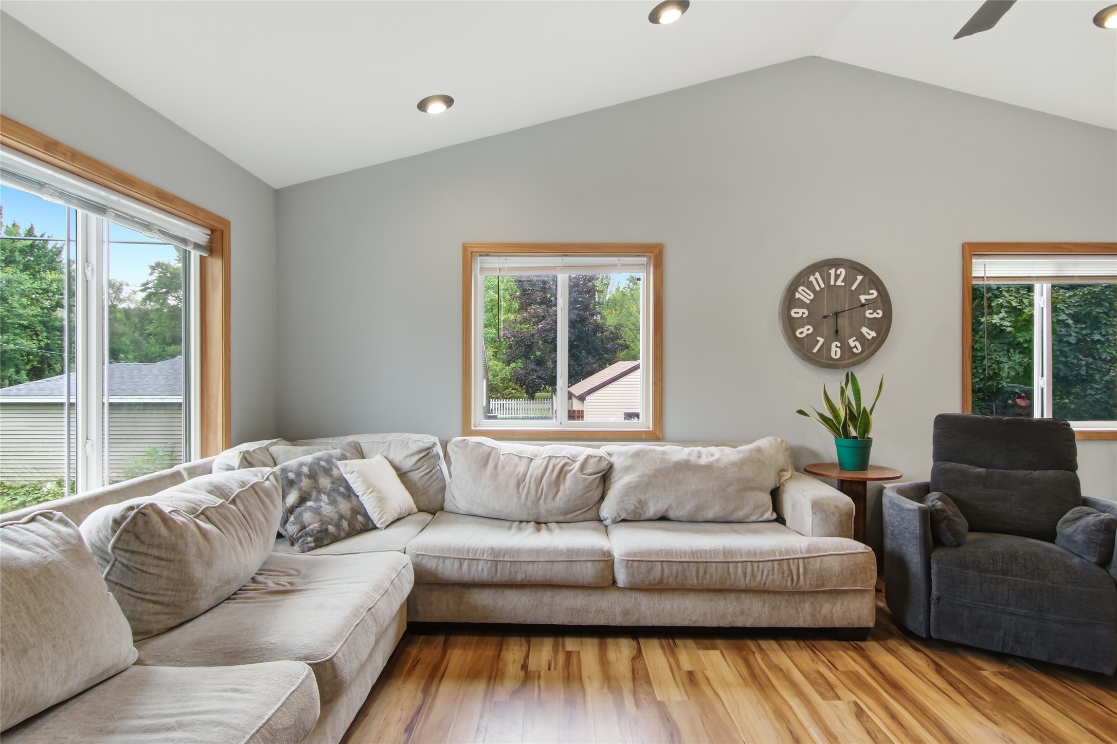 408 5th Street W Property Photo 4
