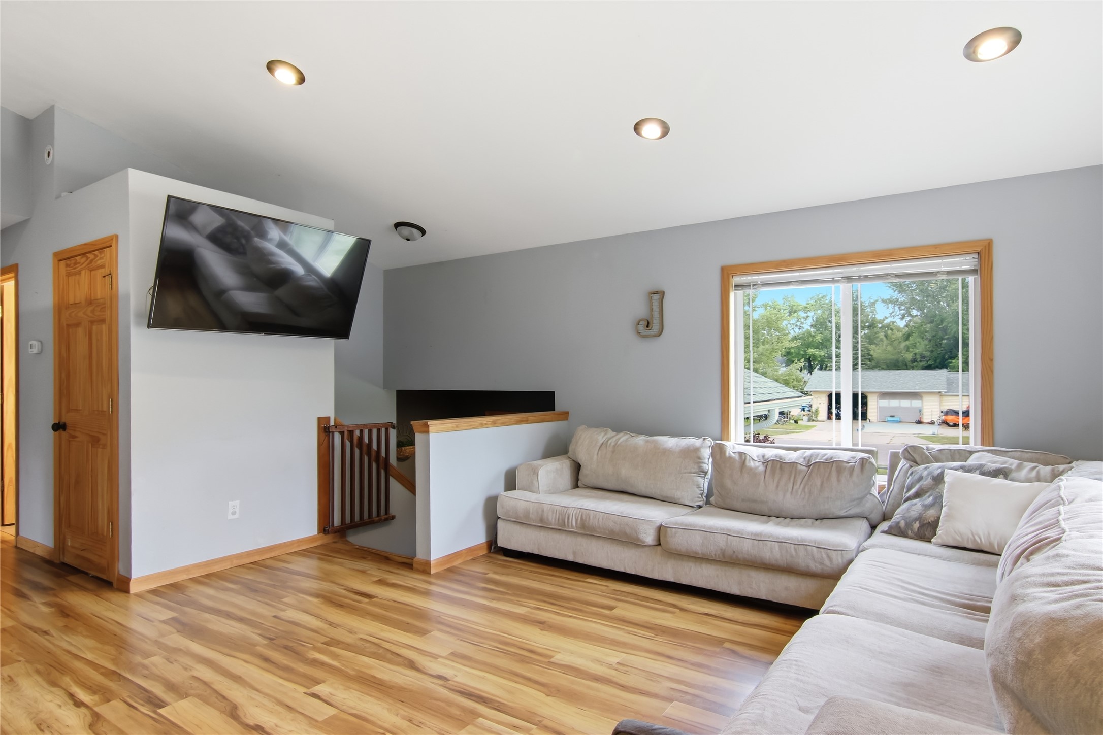 408 5th Street W Property Photo 5