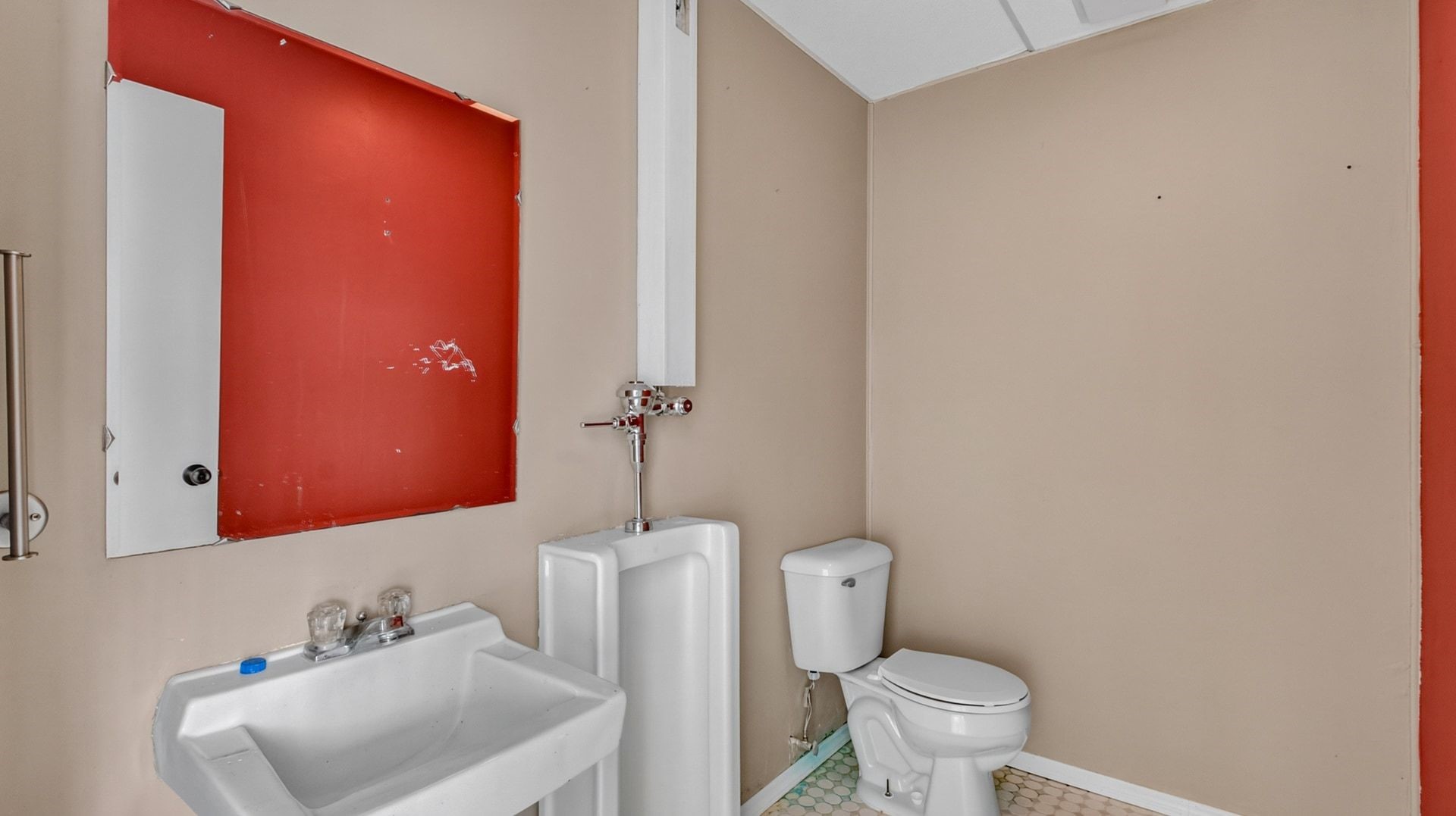 110 W 2nd Street N 1-2 Property Photo 33