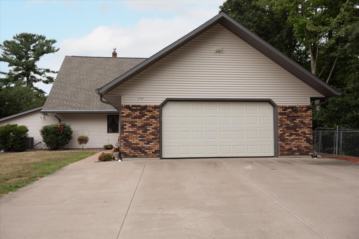 2707 Cherry Blossom Lane Property Photo 2