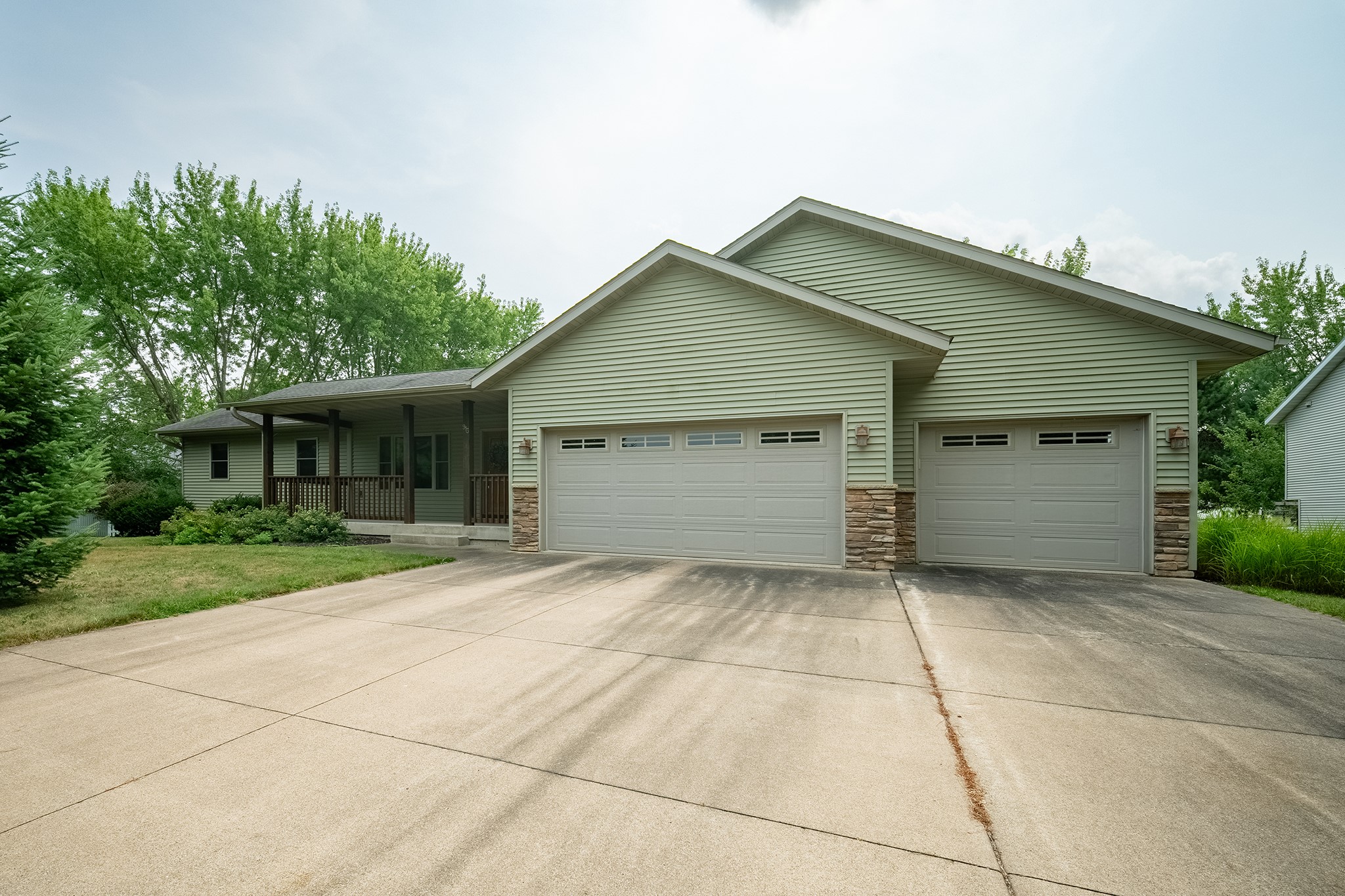 913 Bridgewater Avenue Property Photo 1