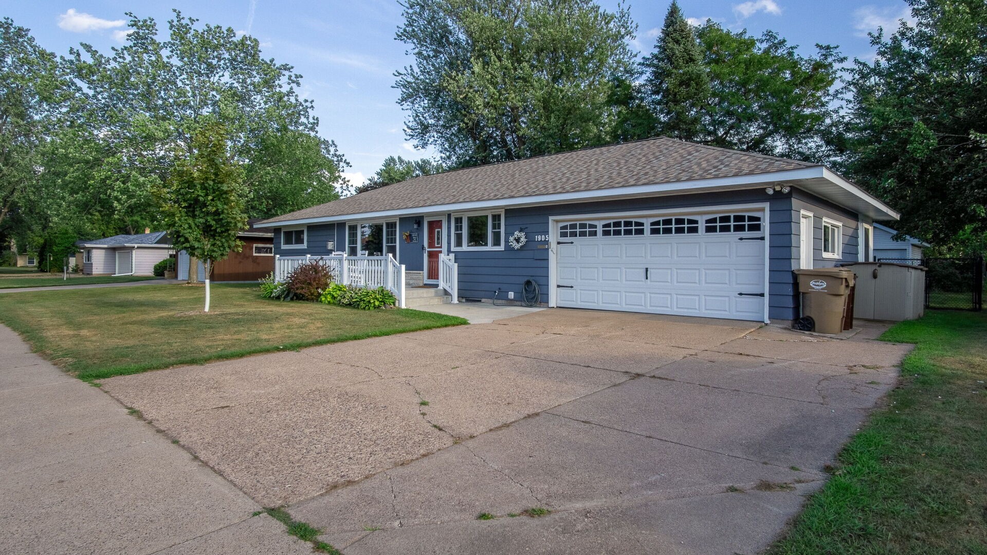 1905 E Lexington Boulevard Property Photo 3