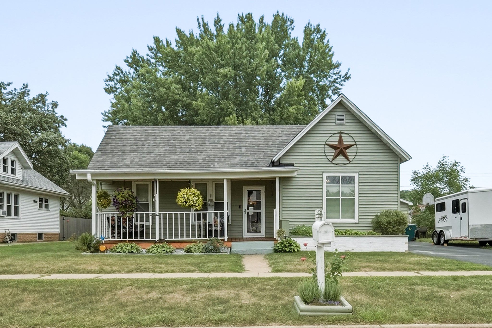 1619 Garfield Avenue Property Photo 1