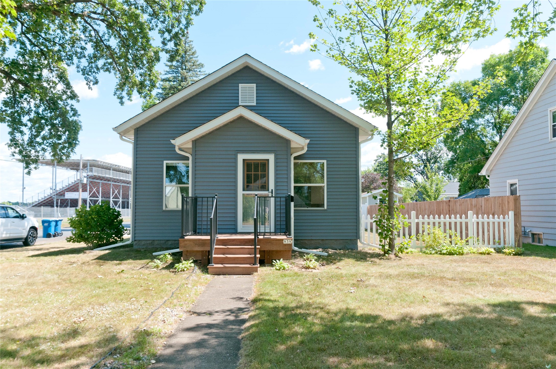 939 Craite Avenue Property Photo 2