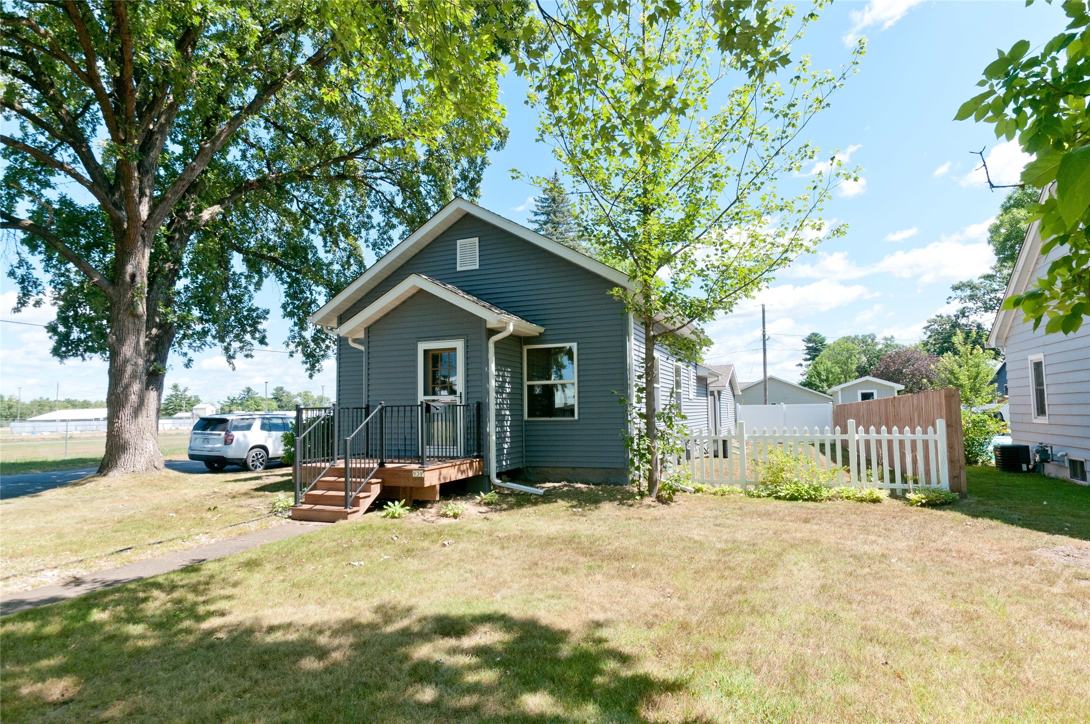 939 Craite Avenue Property Photo 3