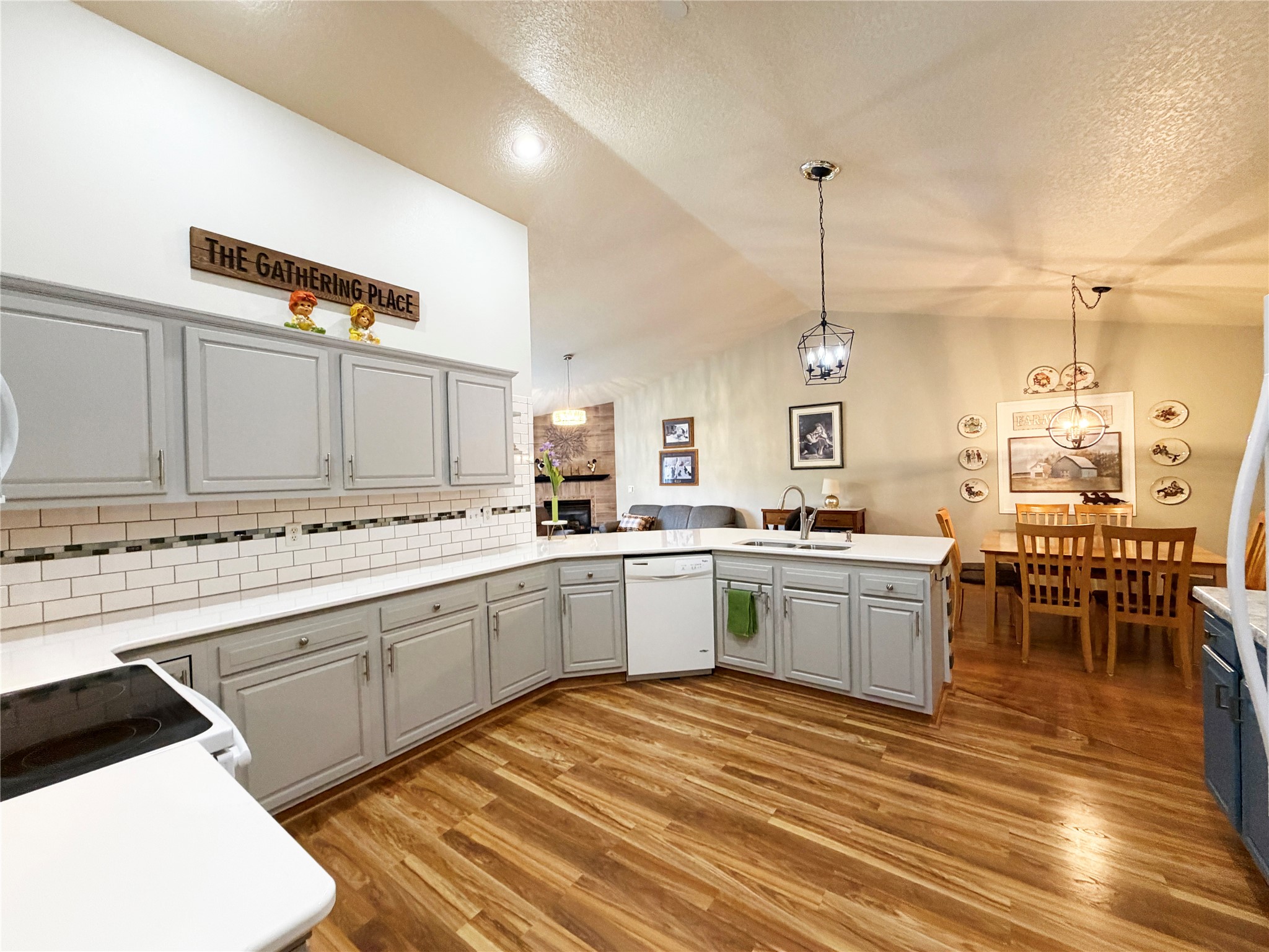 1220 E Orchard Beach Lane C Property Photo 3